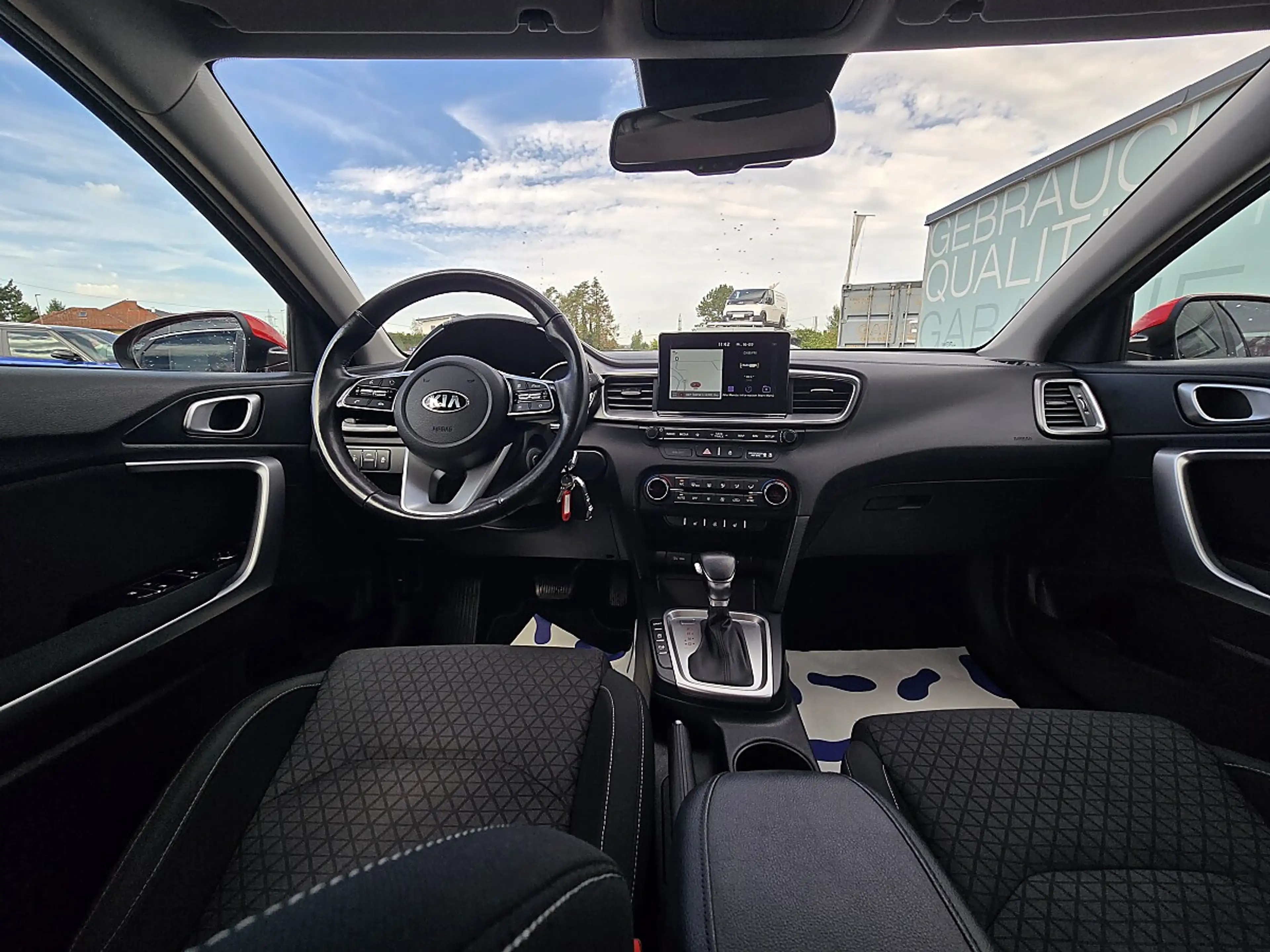 Kia Ceed / cee'd Ceed 1.6 CRDI Silber DCT Aut. — photo 8