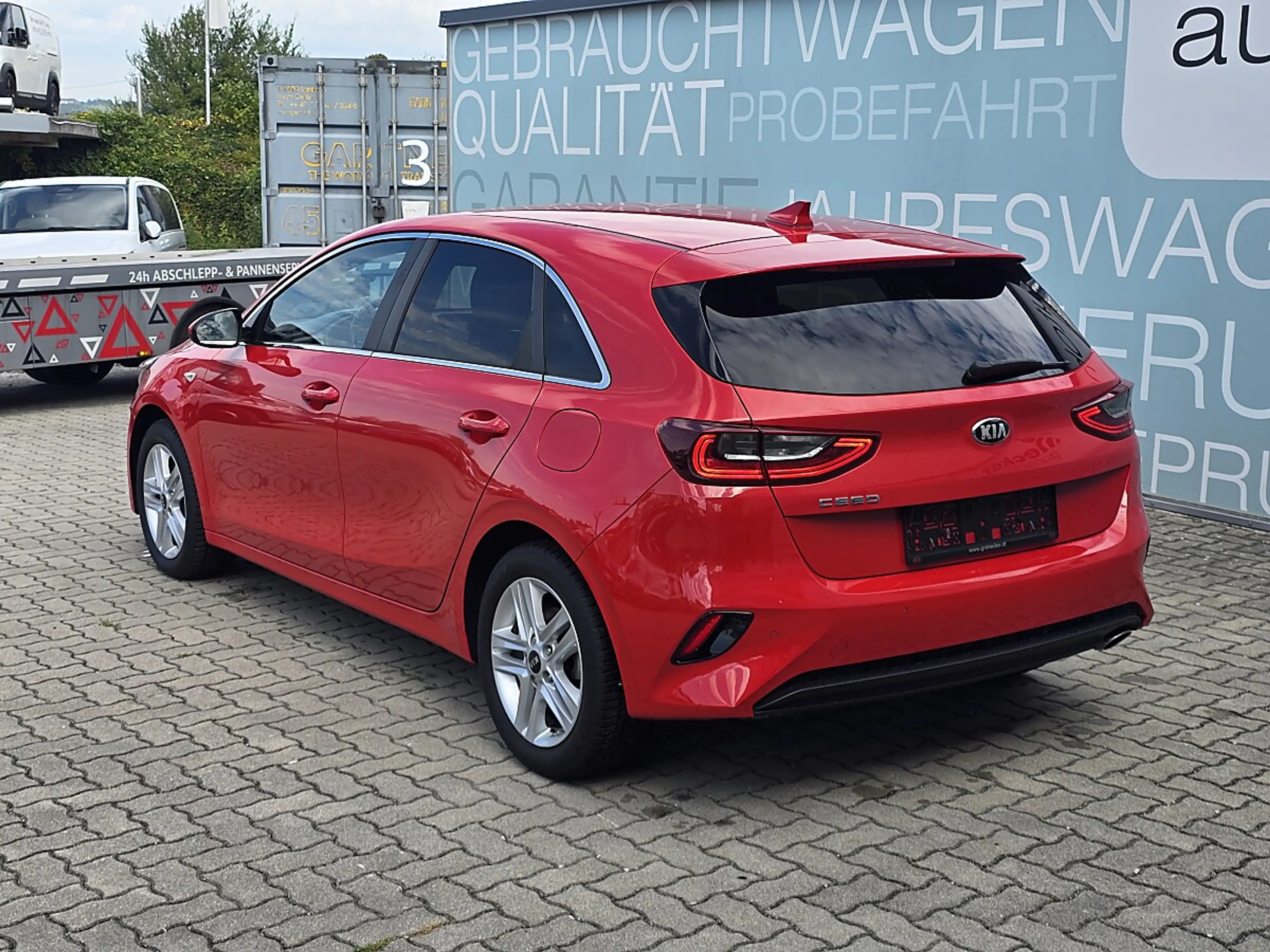 Kia Ceed / cee'd Ceed 1.6 CRDI Silber DCT Aut. — photo 4