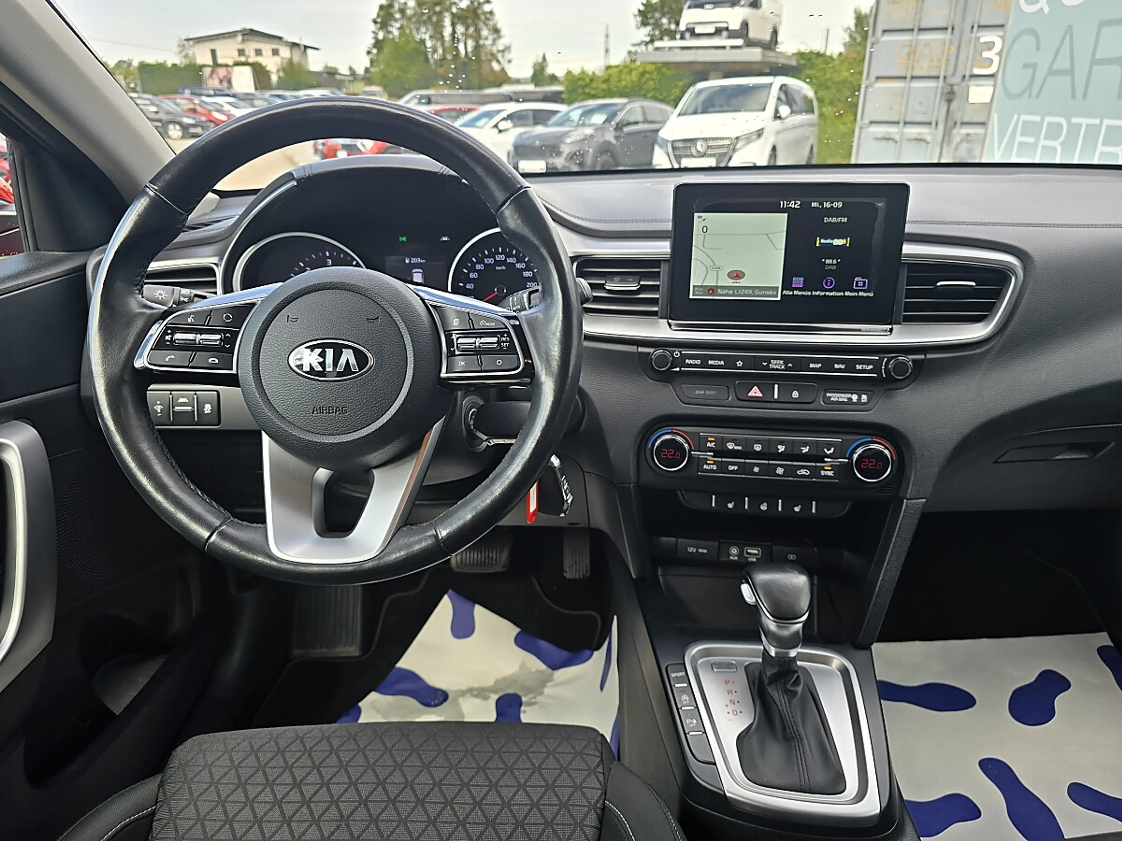 Kia Ceed / cee'd Ceed 1.6 CRDI Silber DCT Aut. — photo 9