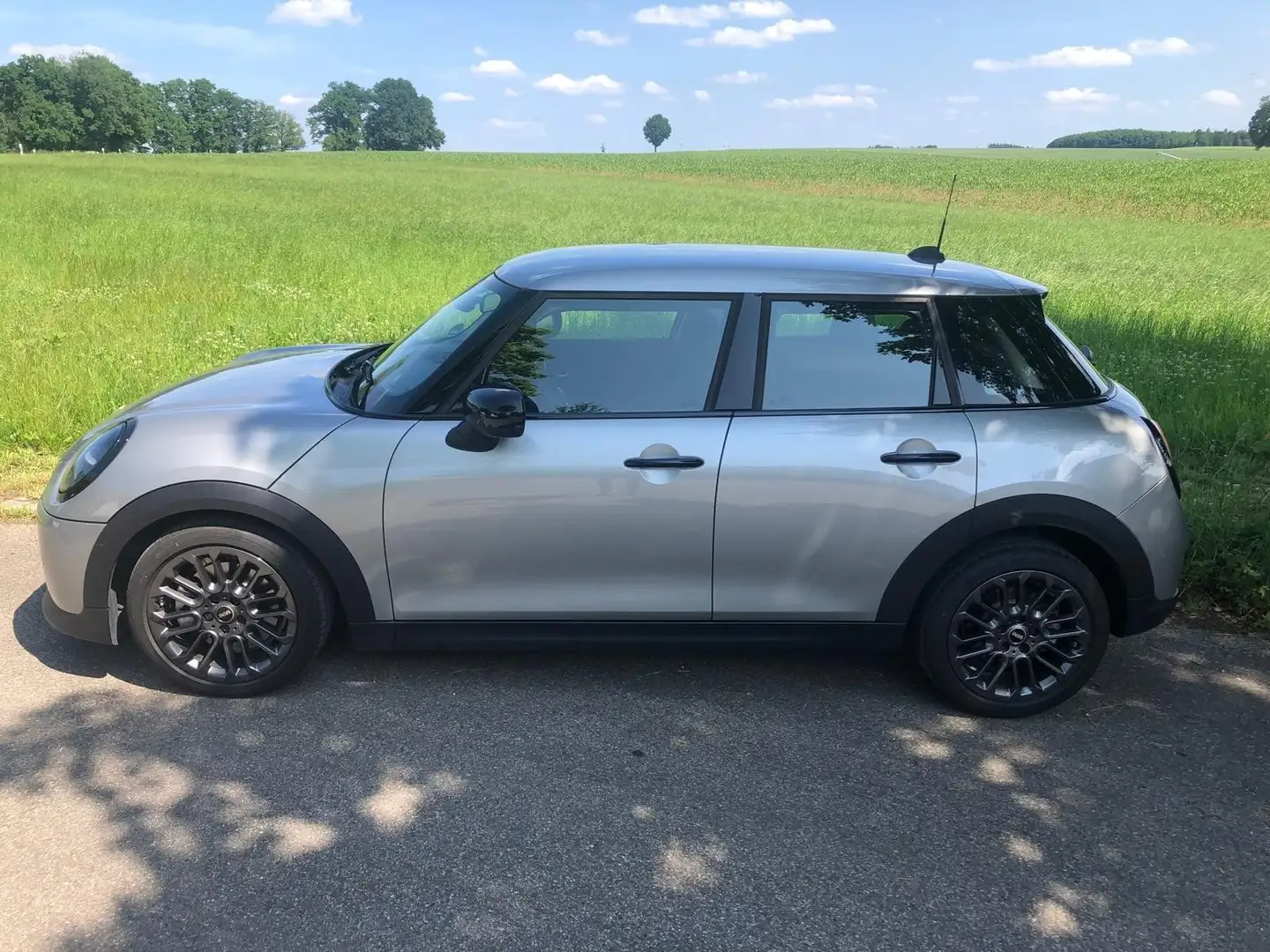 MINI Cooper Aut. Essential Trim Silber - 2