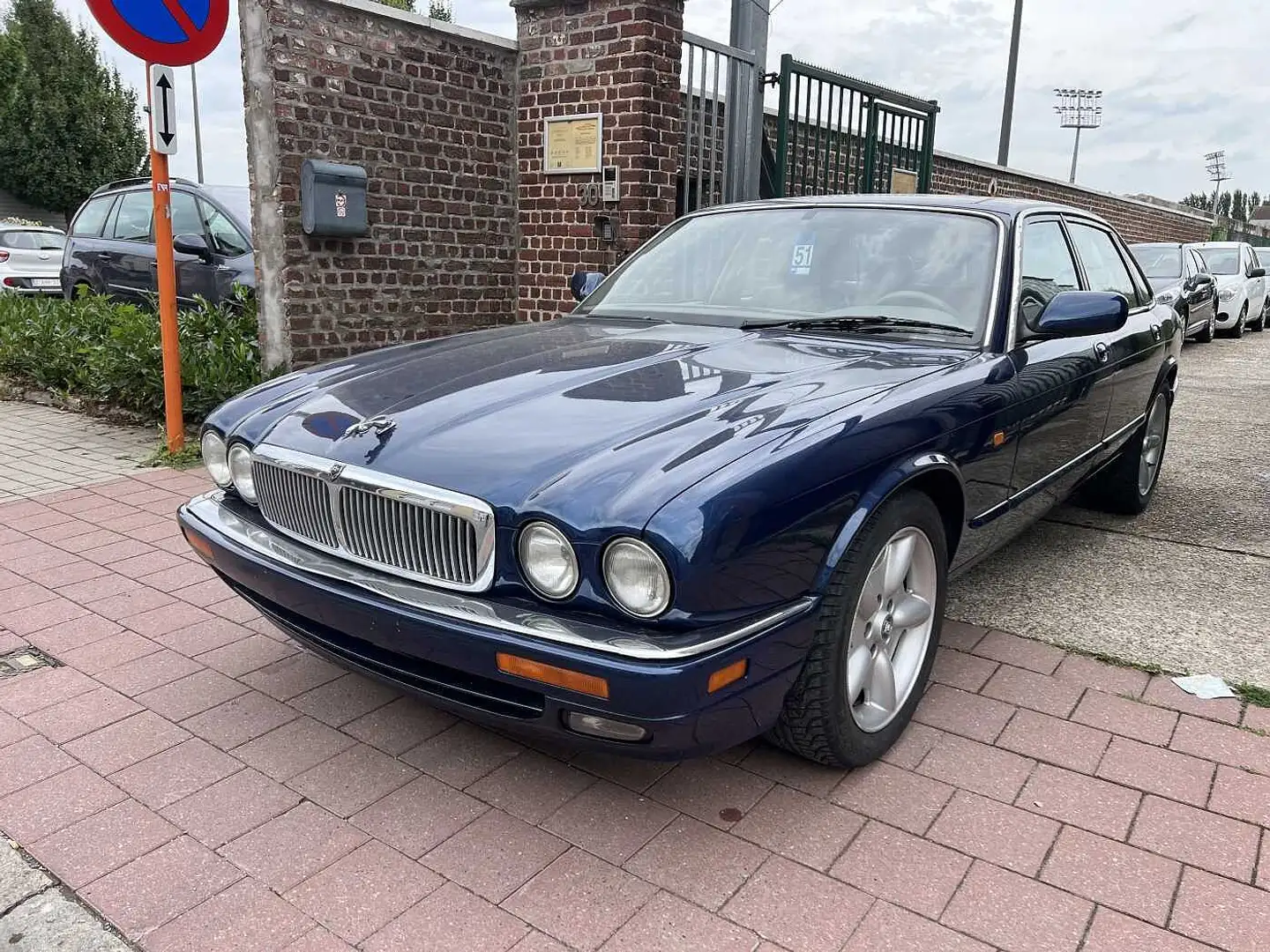 Jaguar XJ EXECUTIVE 3,2 I MET 200DKM Modrá - 1