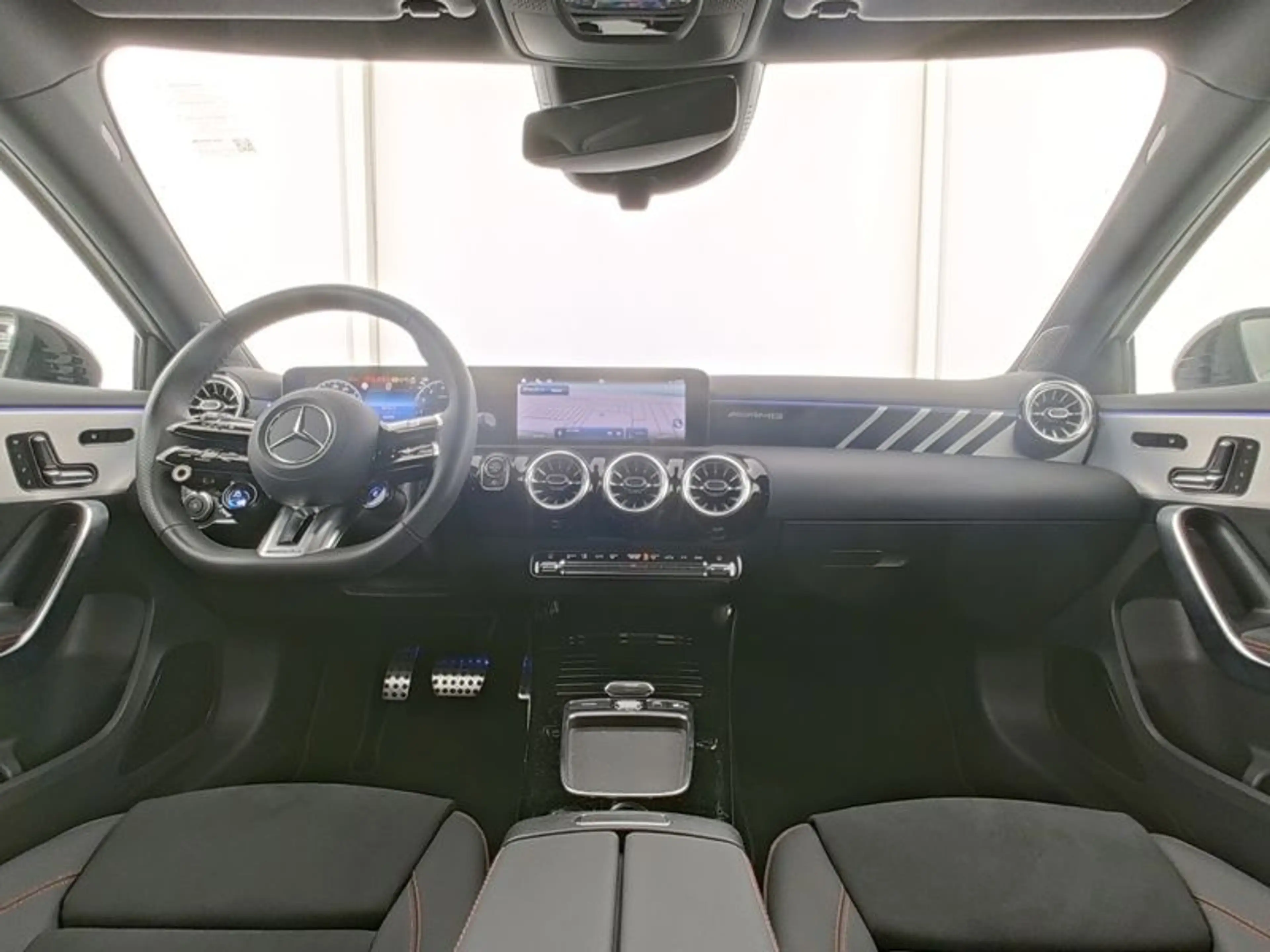Mercedes-Benz A 35 AMG 4M AMG-Sport/Pano/Aero/MLB/Night/360/18 — photo 6