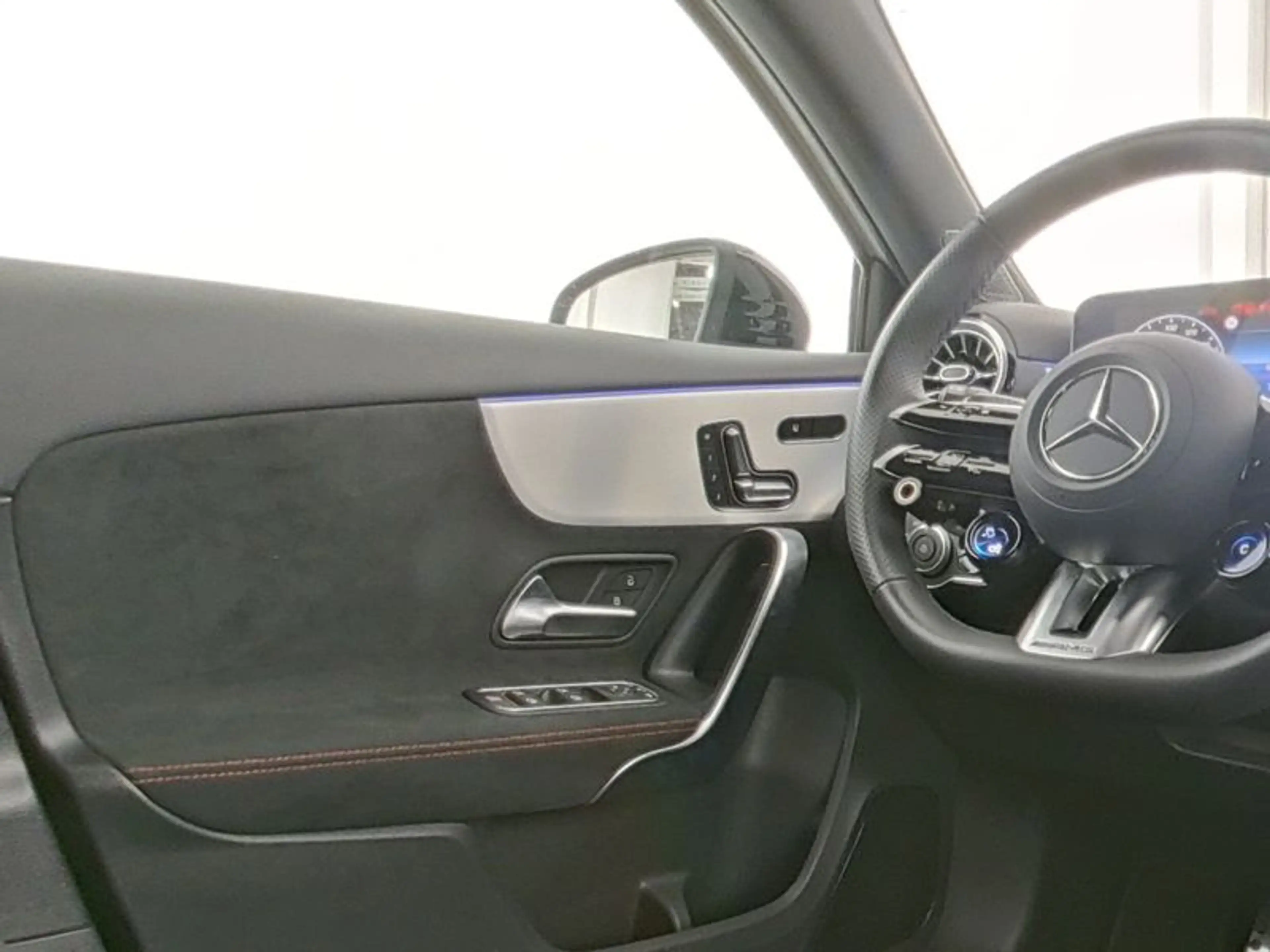Mercedes-Benz A 35 AMG 4M AMG-Sport/Pano/Aero/MLB/Night/360/18 — photo 9