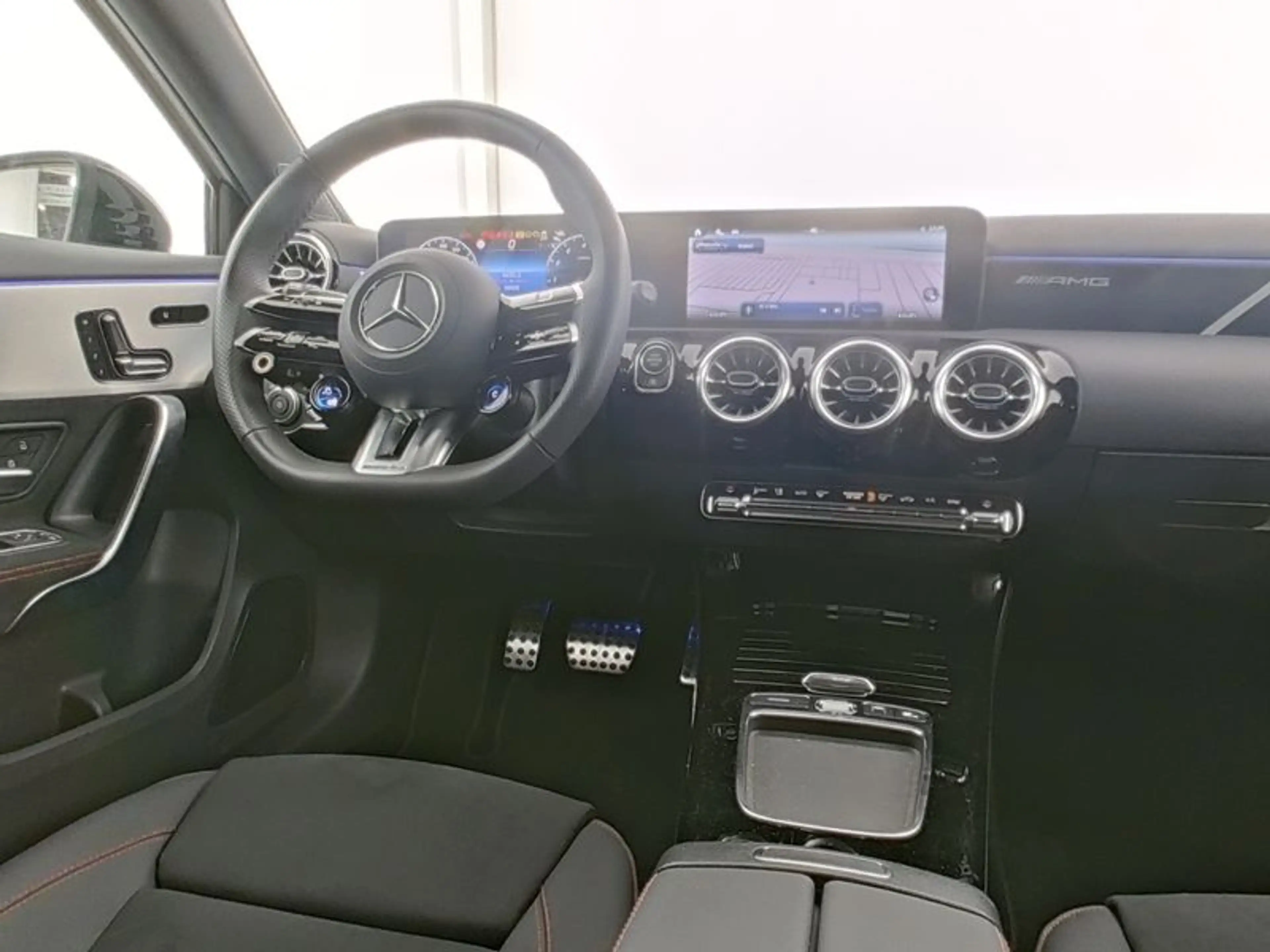 Mercedes-Benz A 35 AMG 4M AMG-Sport/Pano/Aero/MLB/Night/360/18 — photo 7