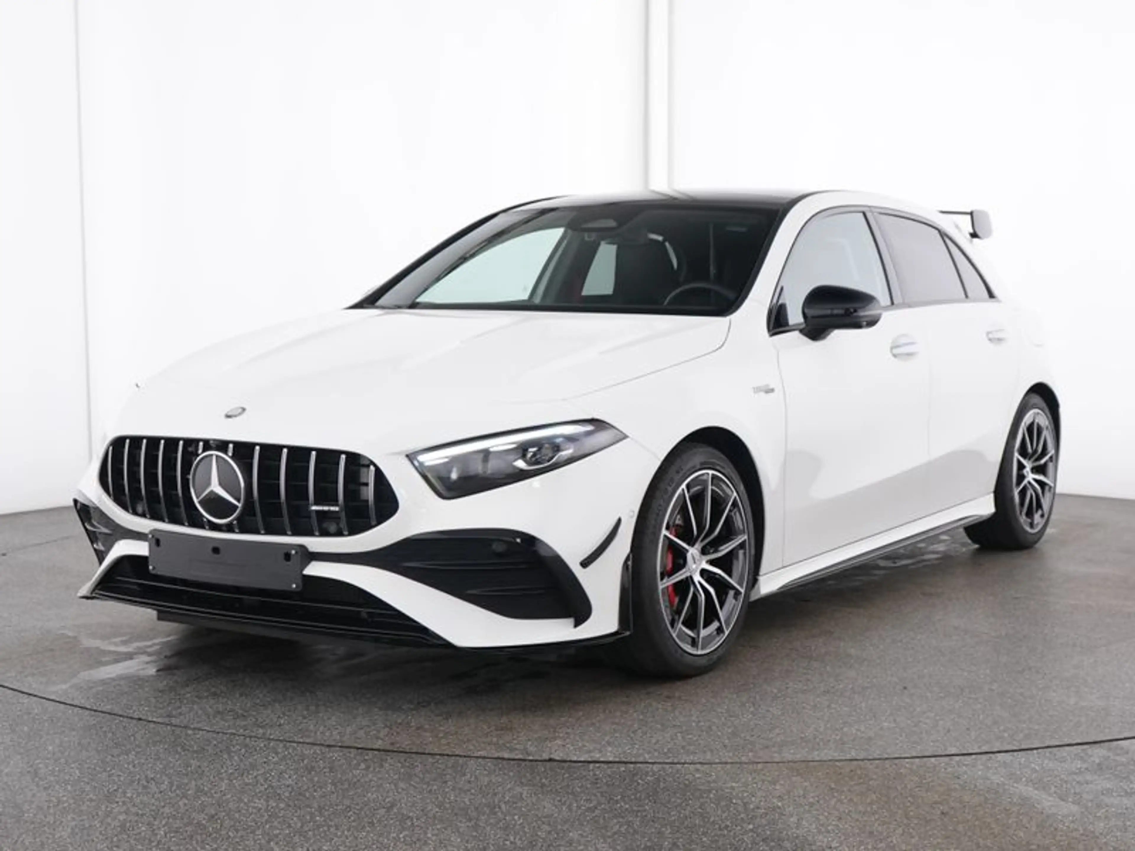 Mercedes-Benz A 35 AMG 4M AMG-Sport/Pano/Aero/MLB/Night/360/18 — photo 2