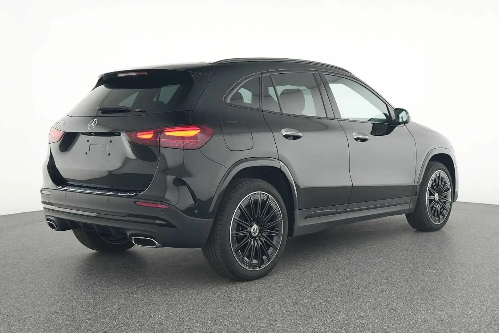 Mercedes-Benz GLA 250 e AMG Line Schwarz - 2