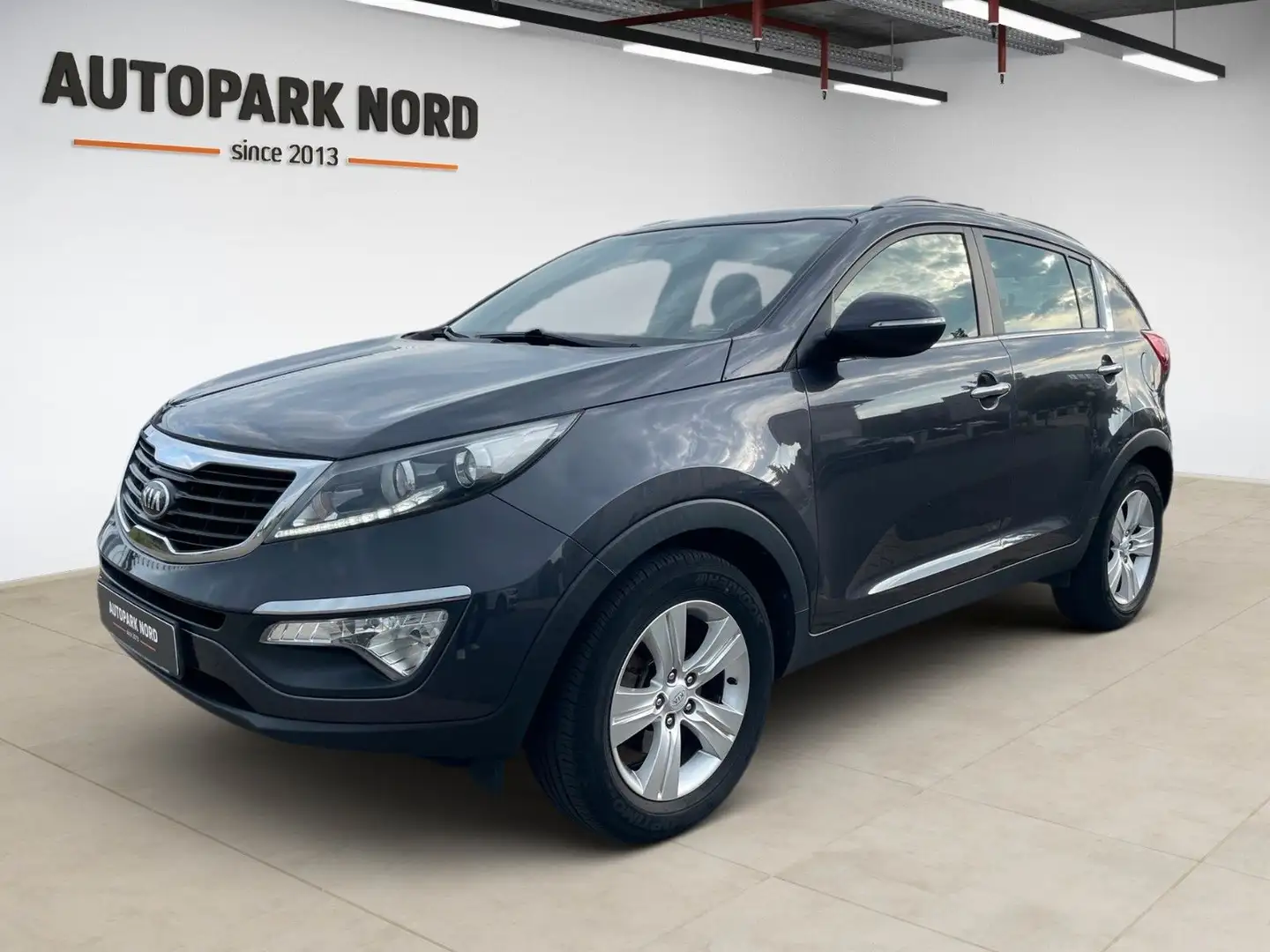 Kia Sportage 2.0 Vision 2WD/LED/SHZ/TEMP/PDC/1.Hand Grijs - 1