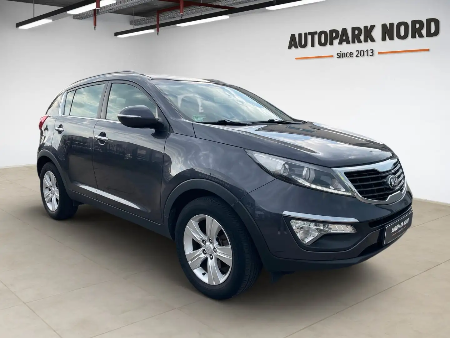 Kia Sportage 2.0 Vision 2WD/LED/SHZ/TEMP/PDC/1.Hand Grijs - 2