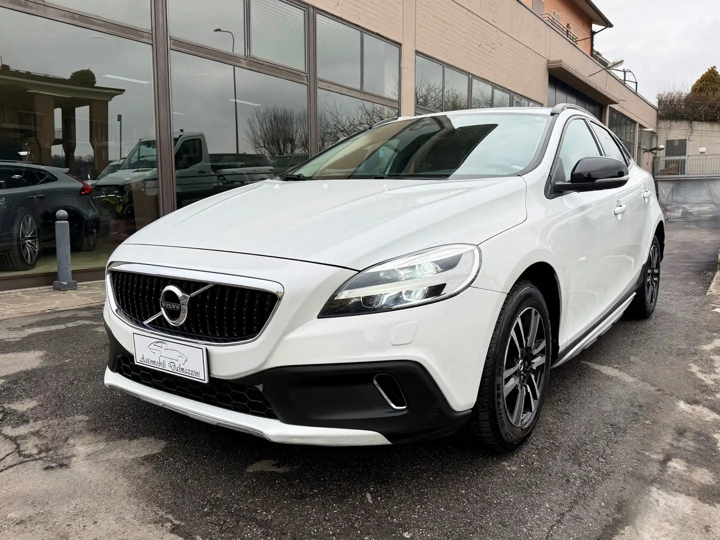 Volvo V40 Cross Country AWD T4 Benzina 190cv Blanc - 2