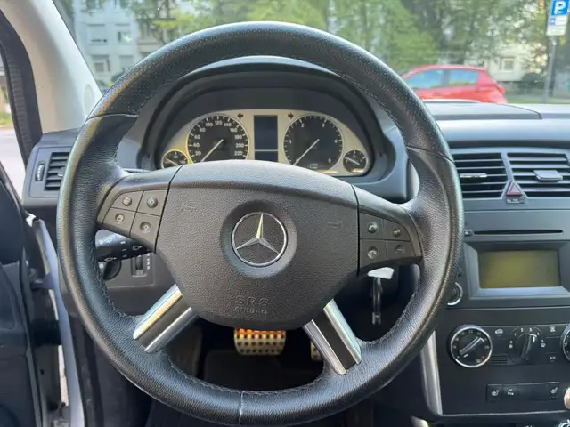 Mercedes-Benz B-Class view 14
