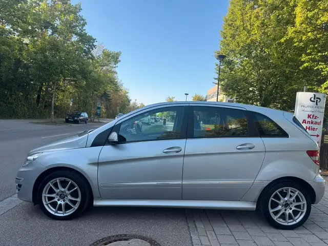 Mercedes-Benz B-Class view 2