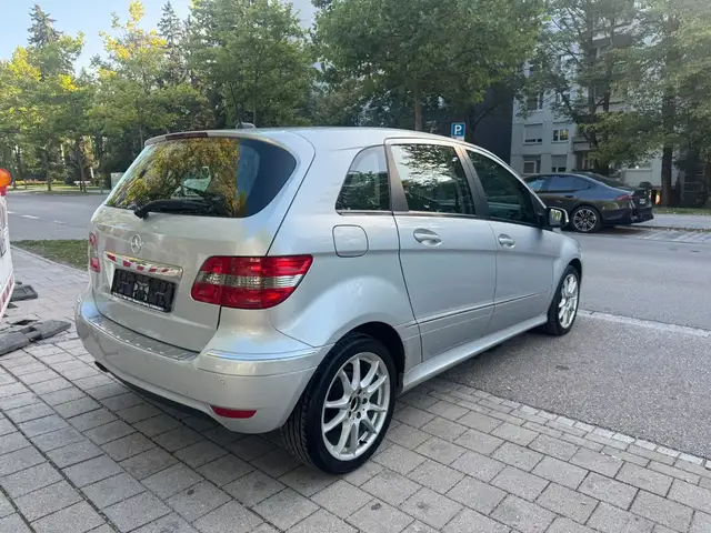 Mercedes-Benz B-Class view 5