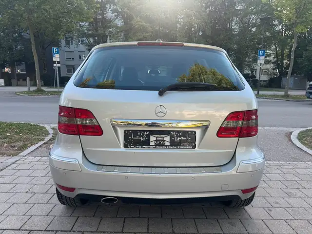 Mercedes-Benz B-Class view 4