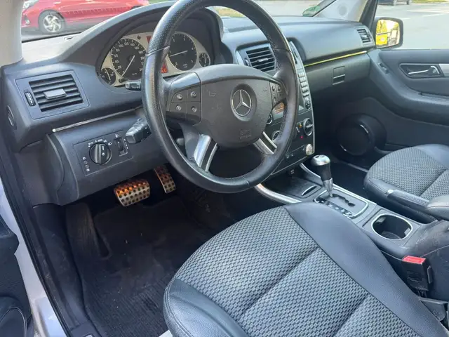 Mercedes-Benz B-Class view 13