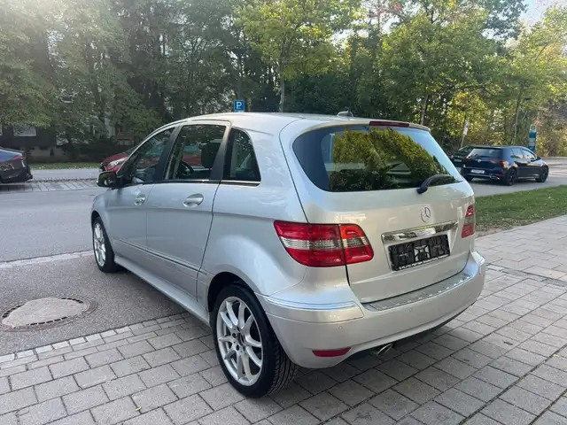 Mercedes-Benz B-Class view 3
