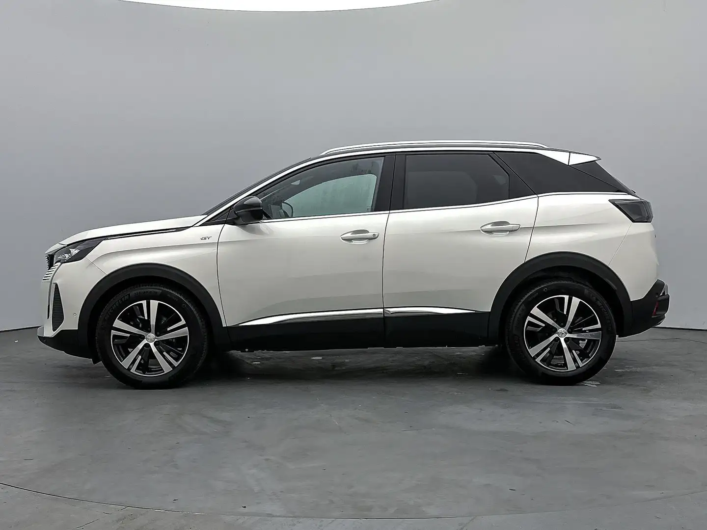 Peugeot 3008 SUV GT 180 pk Automaat | Navigatie | Achteruitrijc Wit - 2