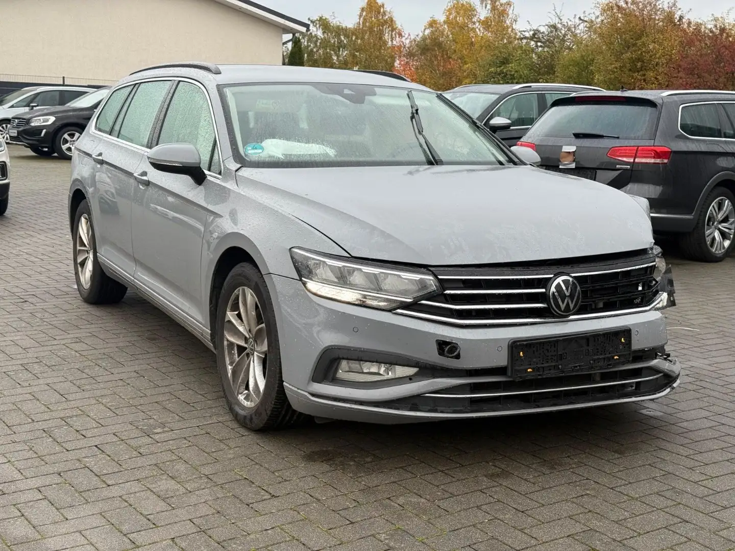 Volkswagen Passat Variant Business DSG*LED*AHK*NAV*SHZ*CAM Grau - 1