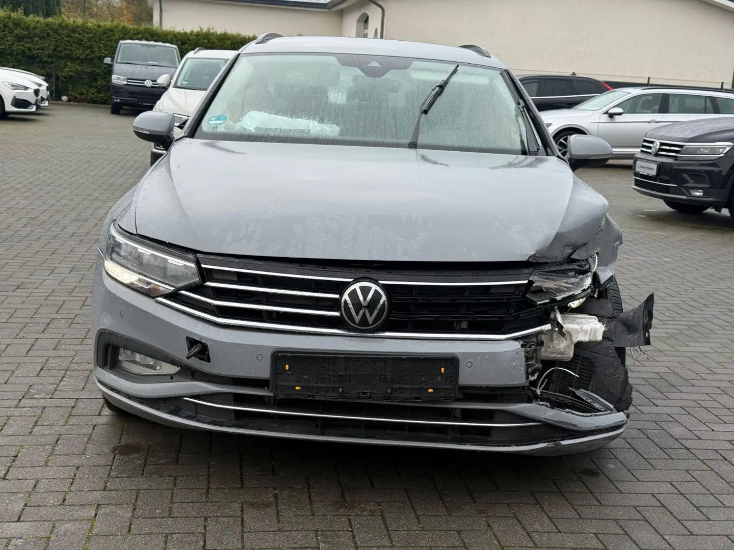 Volkswagen Passat Variant Business DSG*LED*AHK*NAV*SHZ*CAM Grau - 2