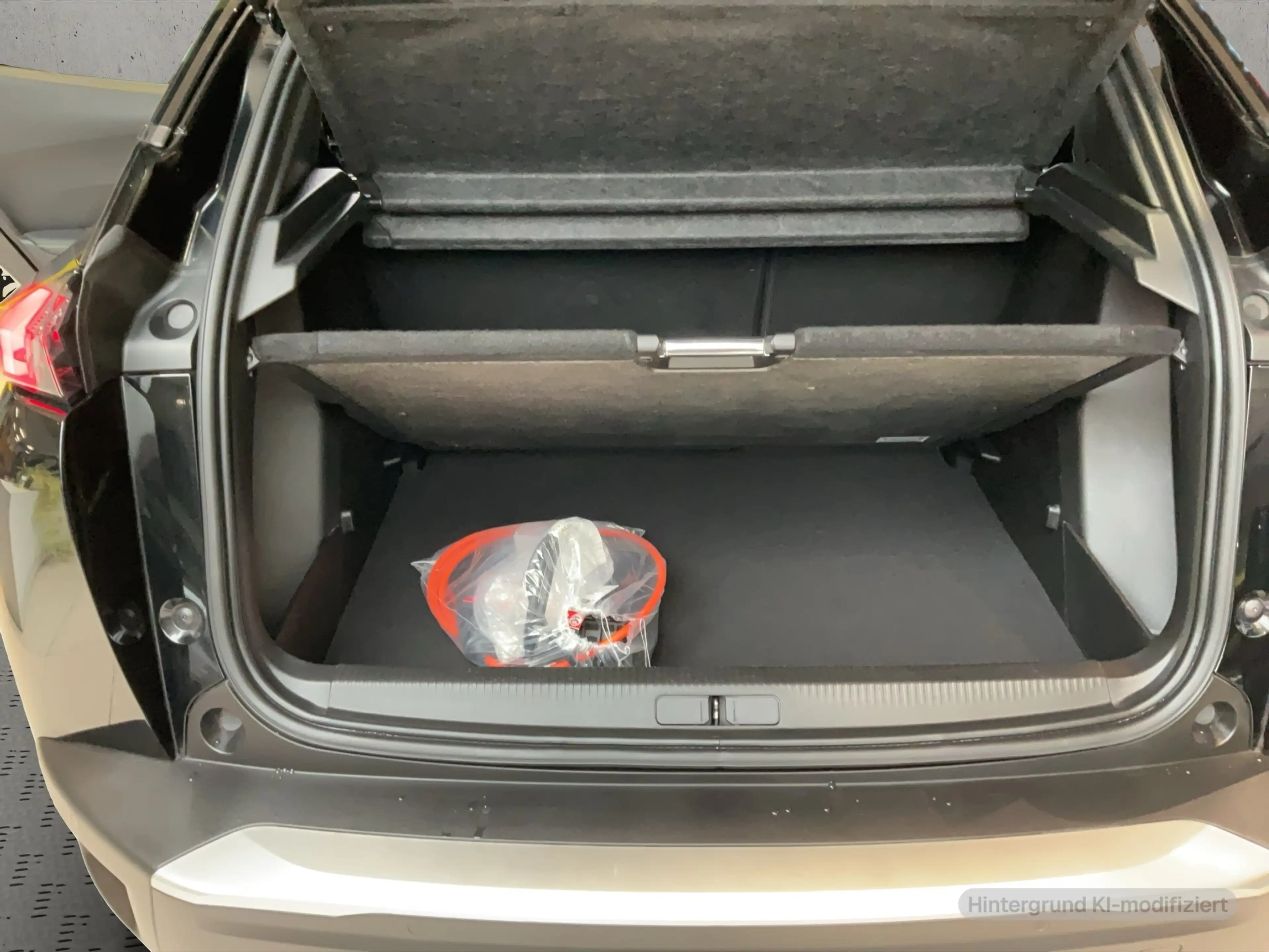 Peugeot e-2008 GT — photo 15