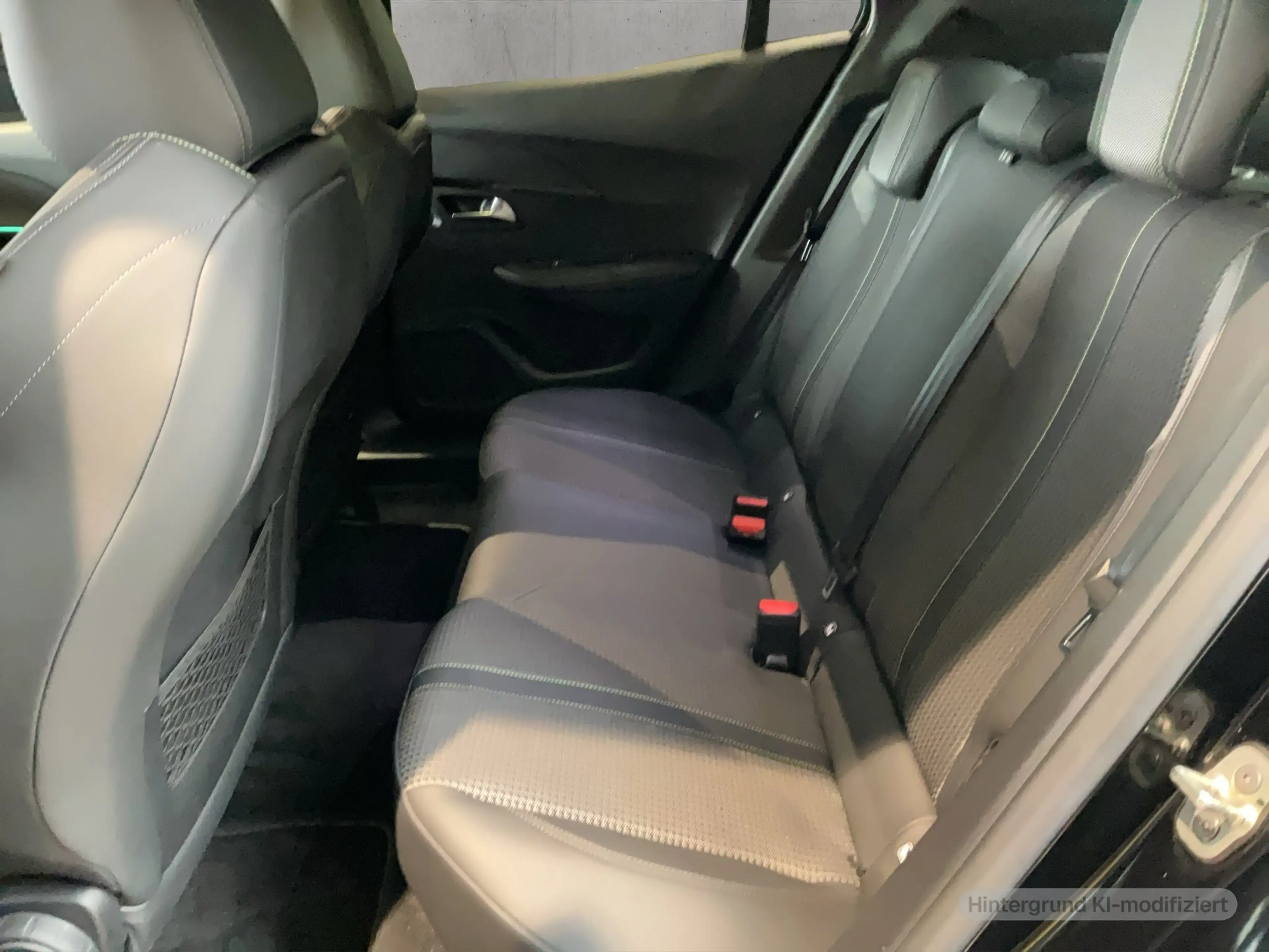 Peugeot e-2008 GT — photo 14