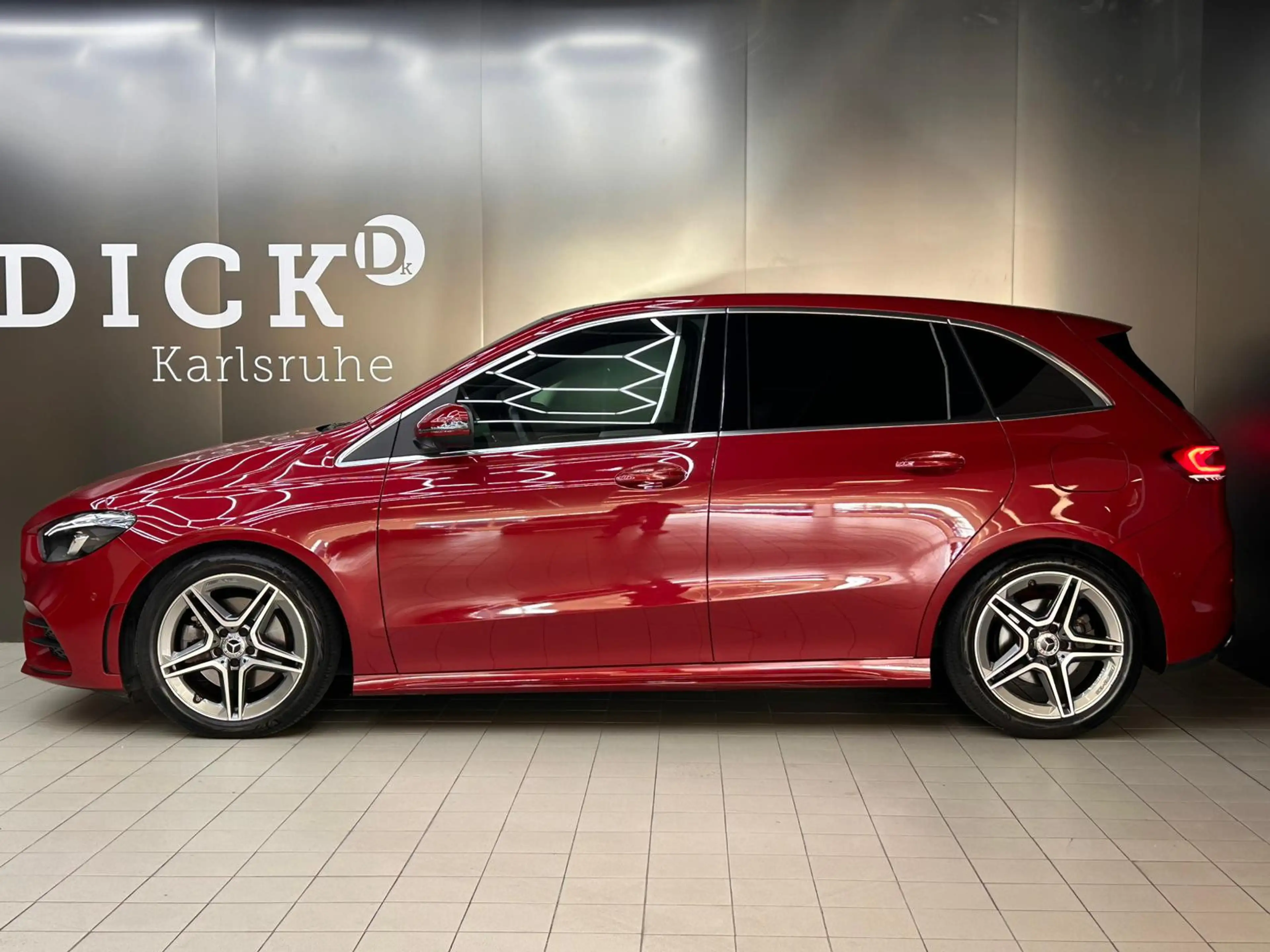 Mercedes-Benz B 220 d 9G 2X AMG Line WIDESC+STDHZ+LED+360+ACC+ — photo 4