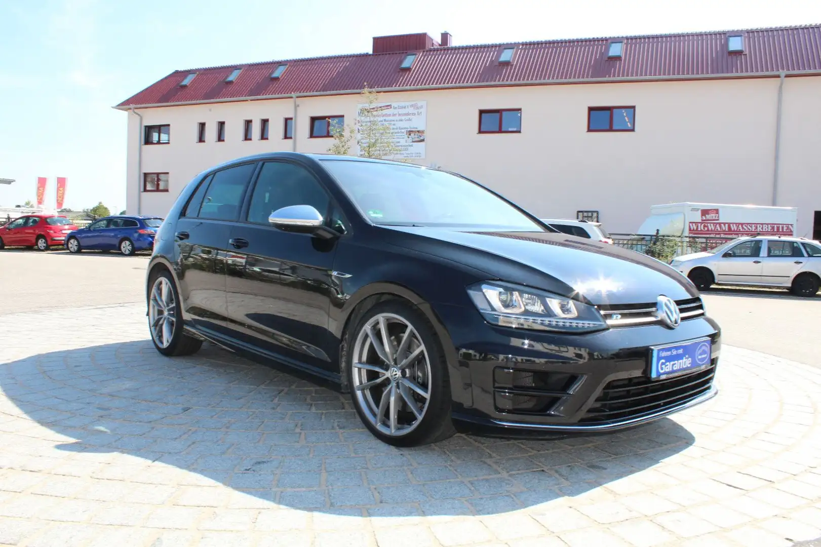Volkswagen Golf VII Lim. R BMT 4Motion Schwarz - 1