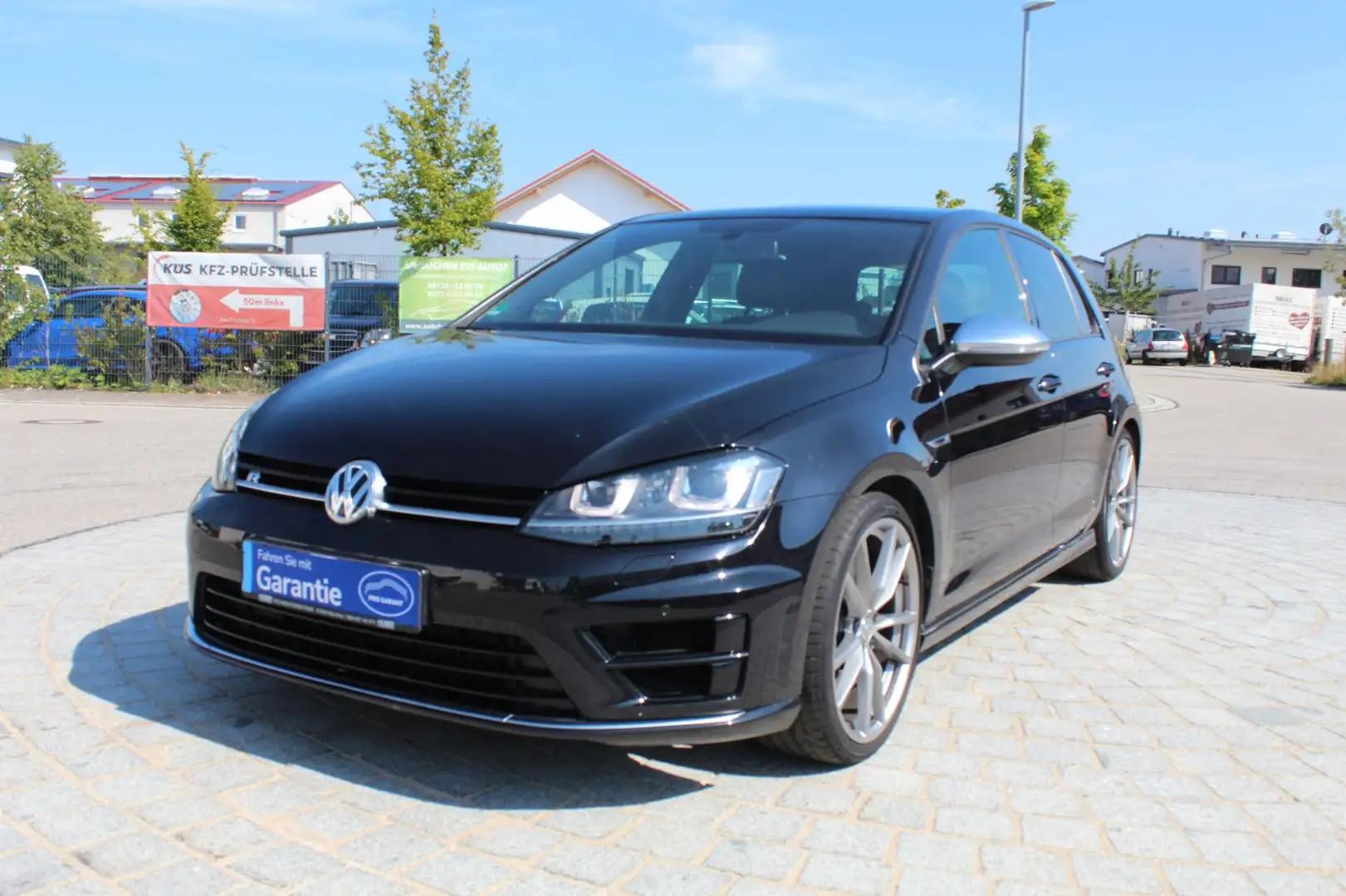 Volkswagen Golf VII Lim. R BMT 4Motion Schwarz - 2