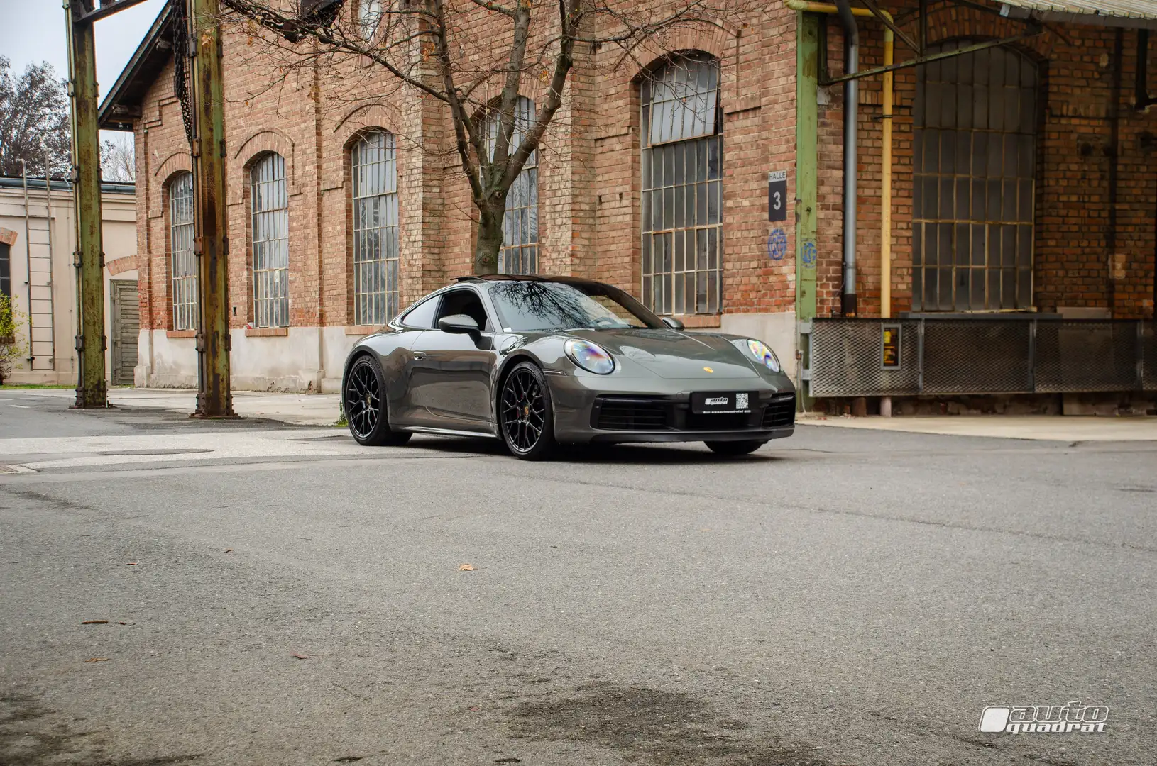 Porsche 911 992 Carrera S - aventuringrün - Sportsitze - SD Vert - 2