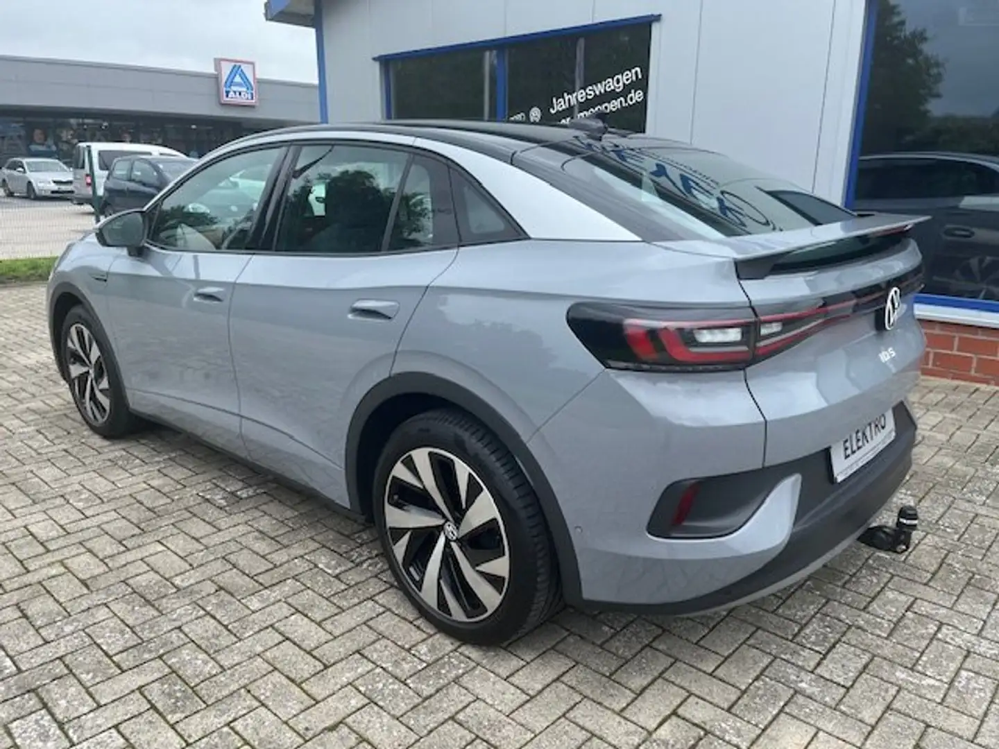 Volkswagen ID.5 Pro Wärmepumpe Navi ACC 360° Kamera AHK Grau - 2