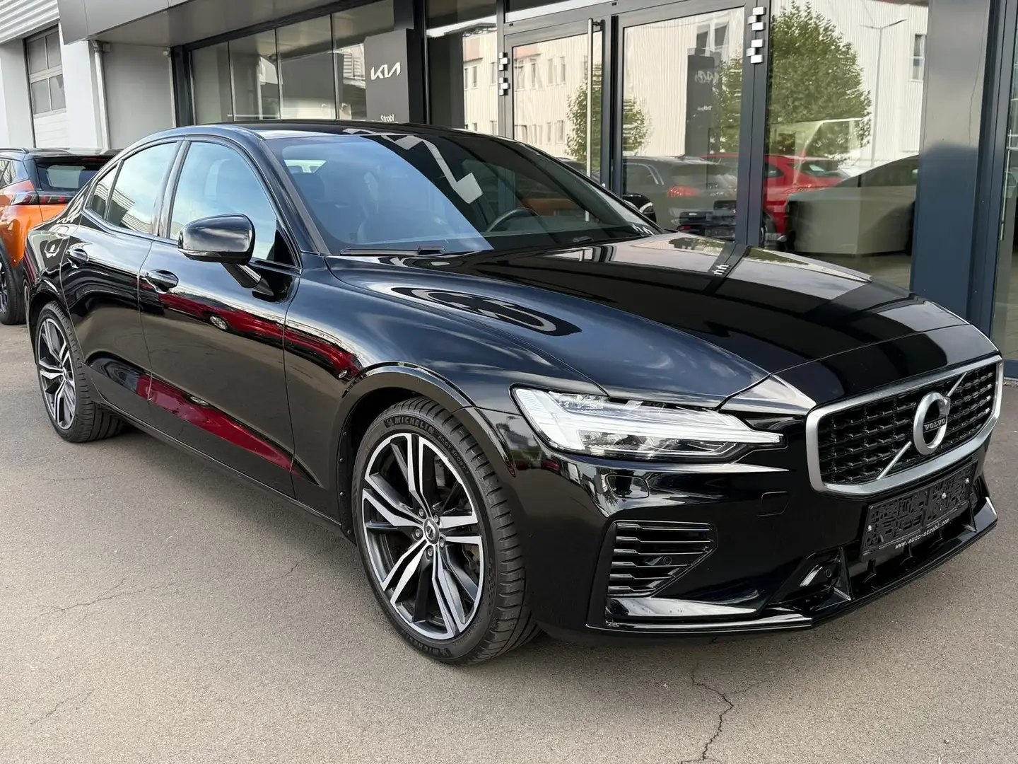 Volvo S60 T8 Twin Engine PHEV R-Design Geartronic Schwarz - 1