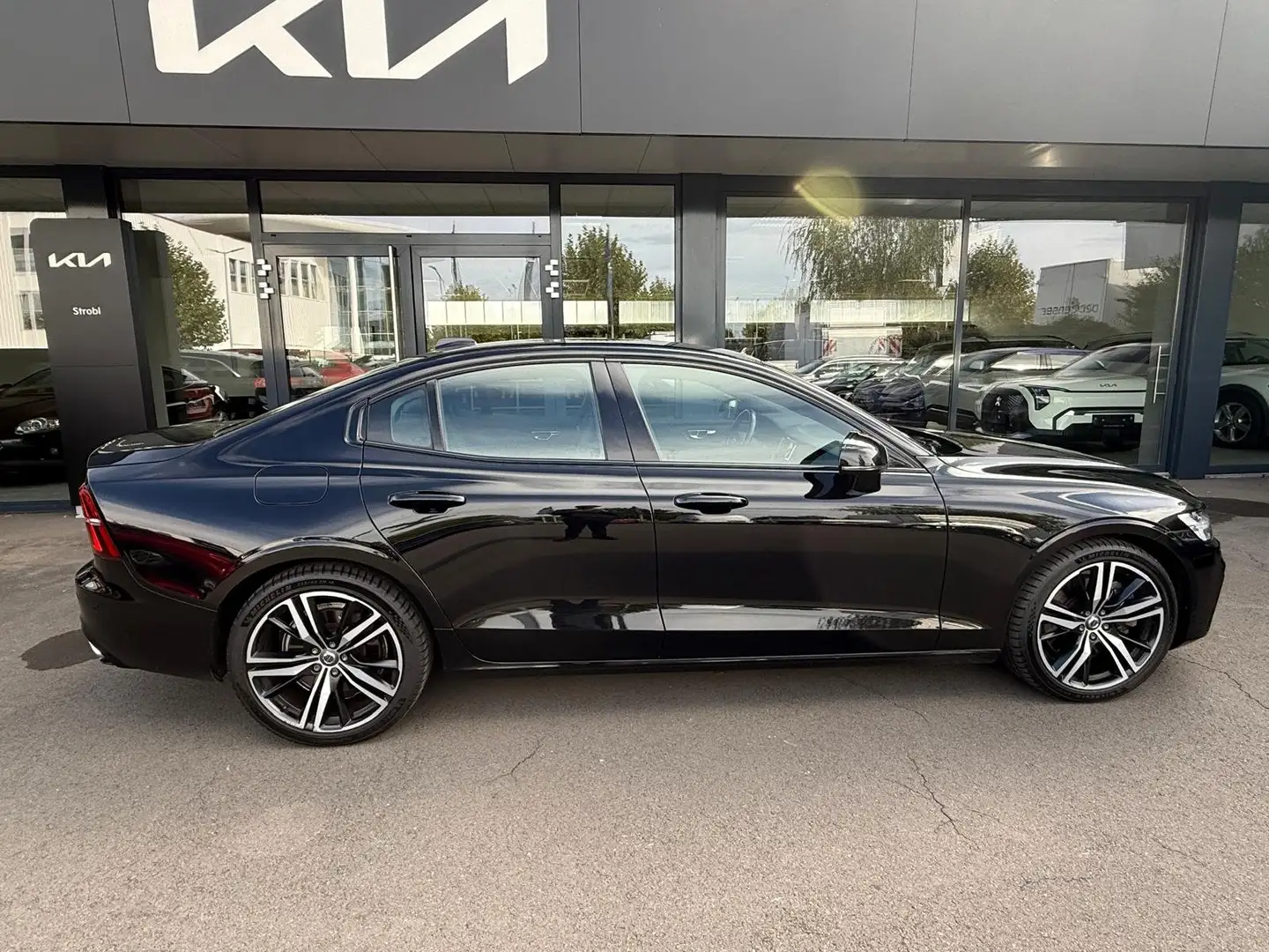 Volvo S60 T8 Twin Engine PHEV R-Design Geartronic Schwarz - 2