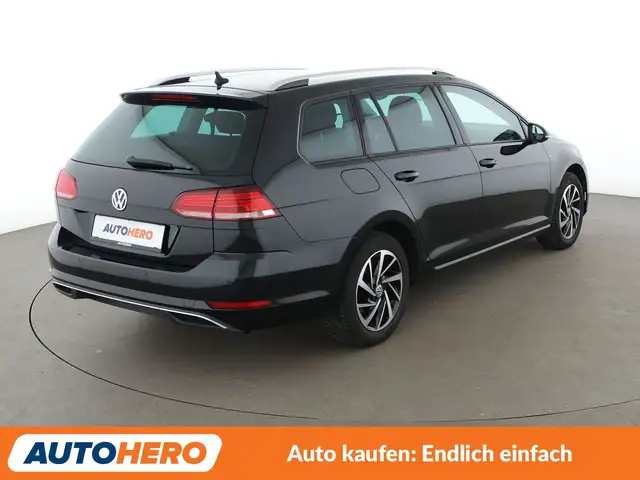 Volkswagen Golf view 6