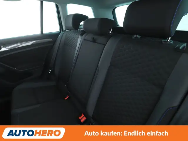 Volkswagen Golf view 14