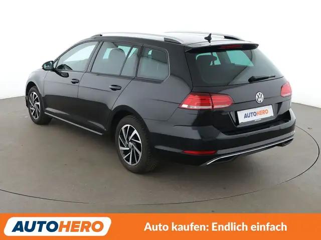 Volkswagen Golf view 4