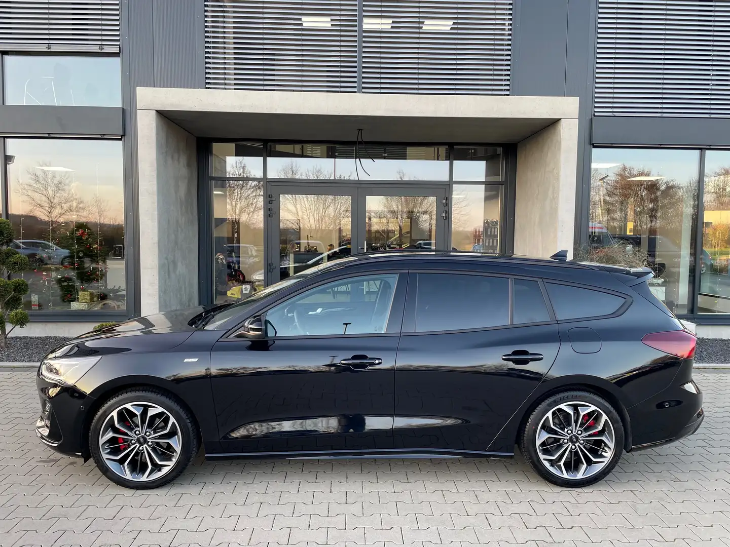 Ford Focus Turnier Aut. ST-Line X/Matrix/Navi/ACC/B&O/18 Zoll Nero - 2
