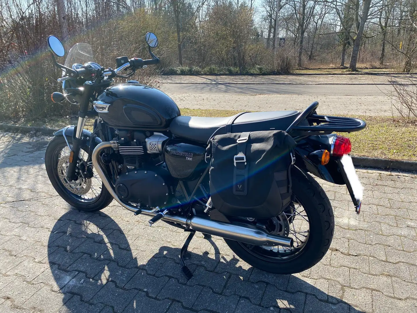 Triumph Bonneville T100 Noir - 1