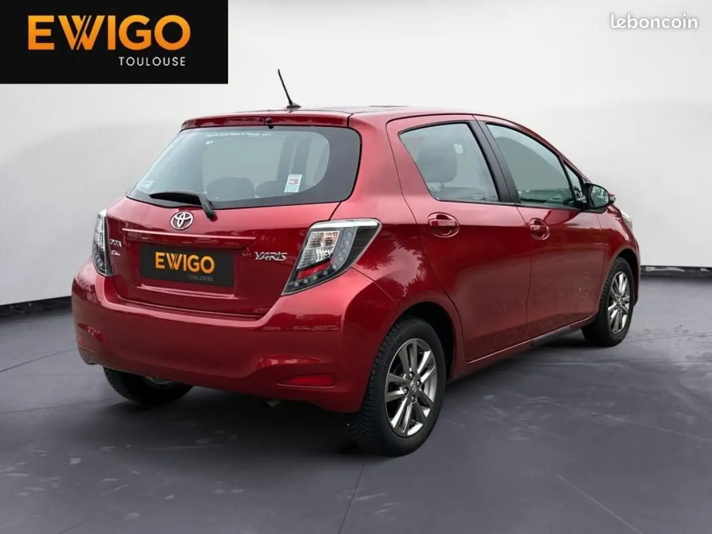Toyota Yaris 1.3 VVTI DYNAMIC 100CH Rood - 2