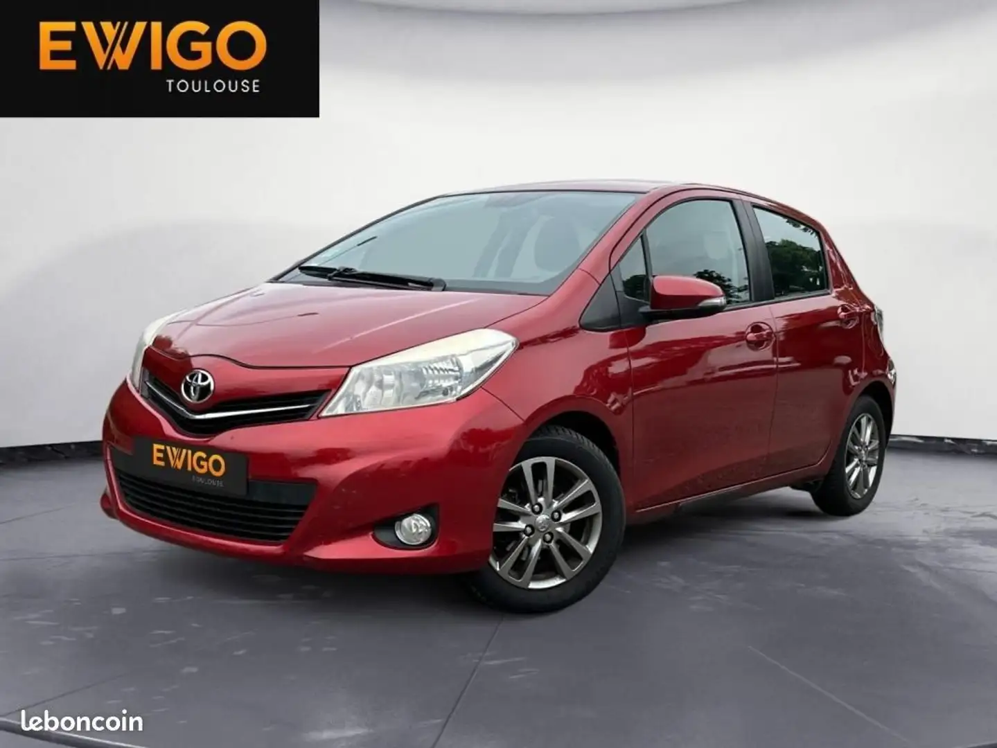 Toyota Yaris 1.3 VVTI DYNAMIC 100CH Rood - 1