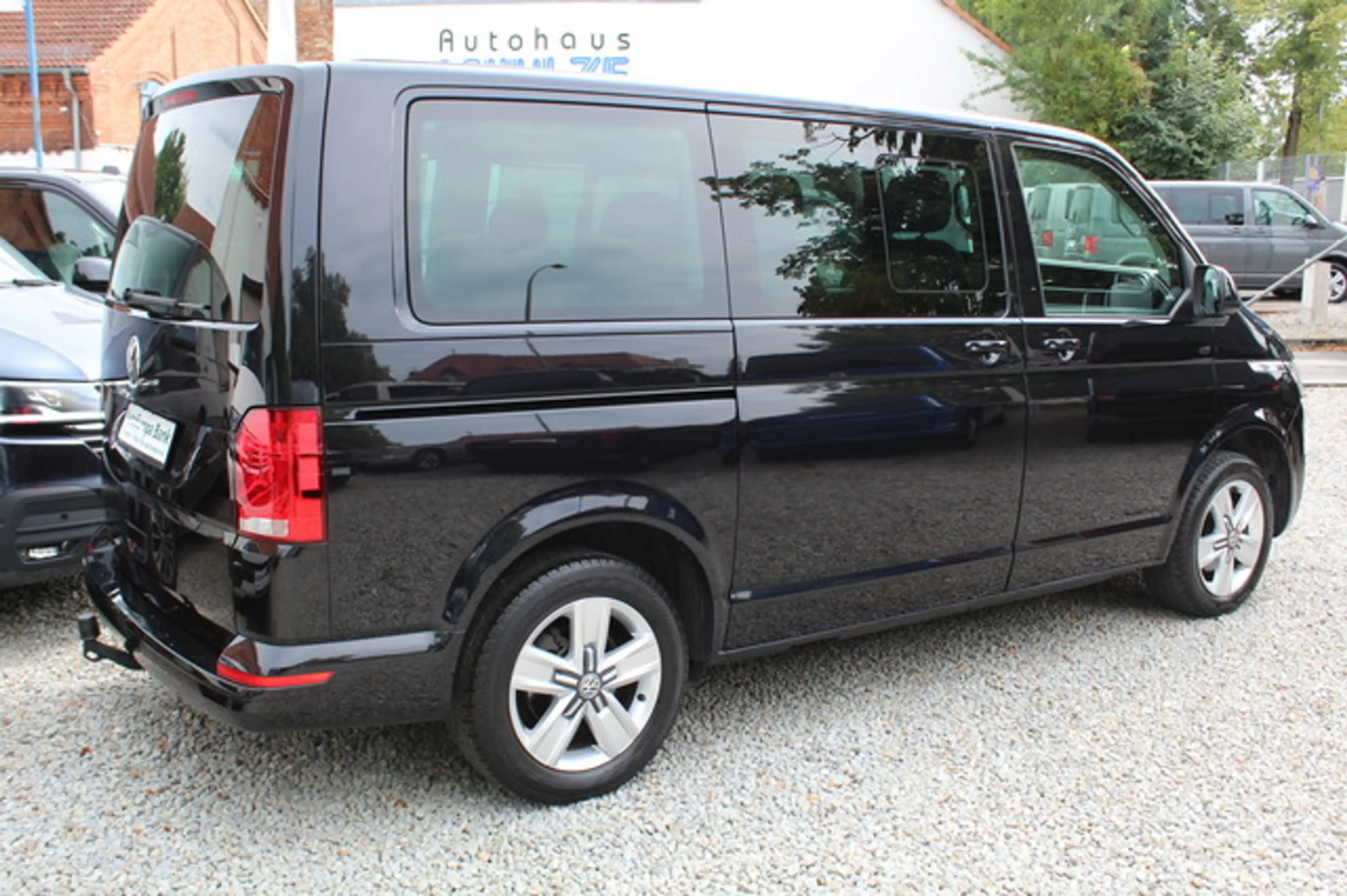Volkswagen T6.1 Multivan Comfortline 150PS DSG AHK Standhzg — photo 3