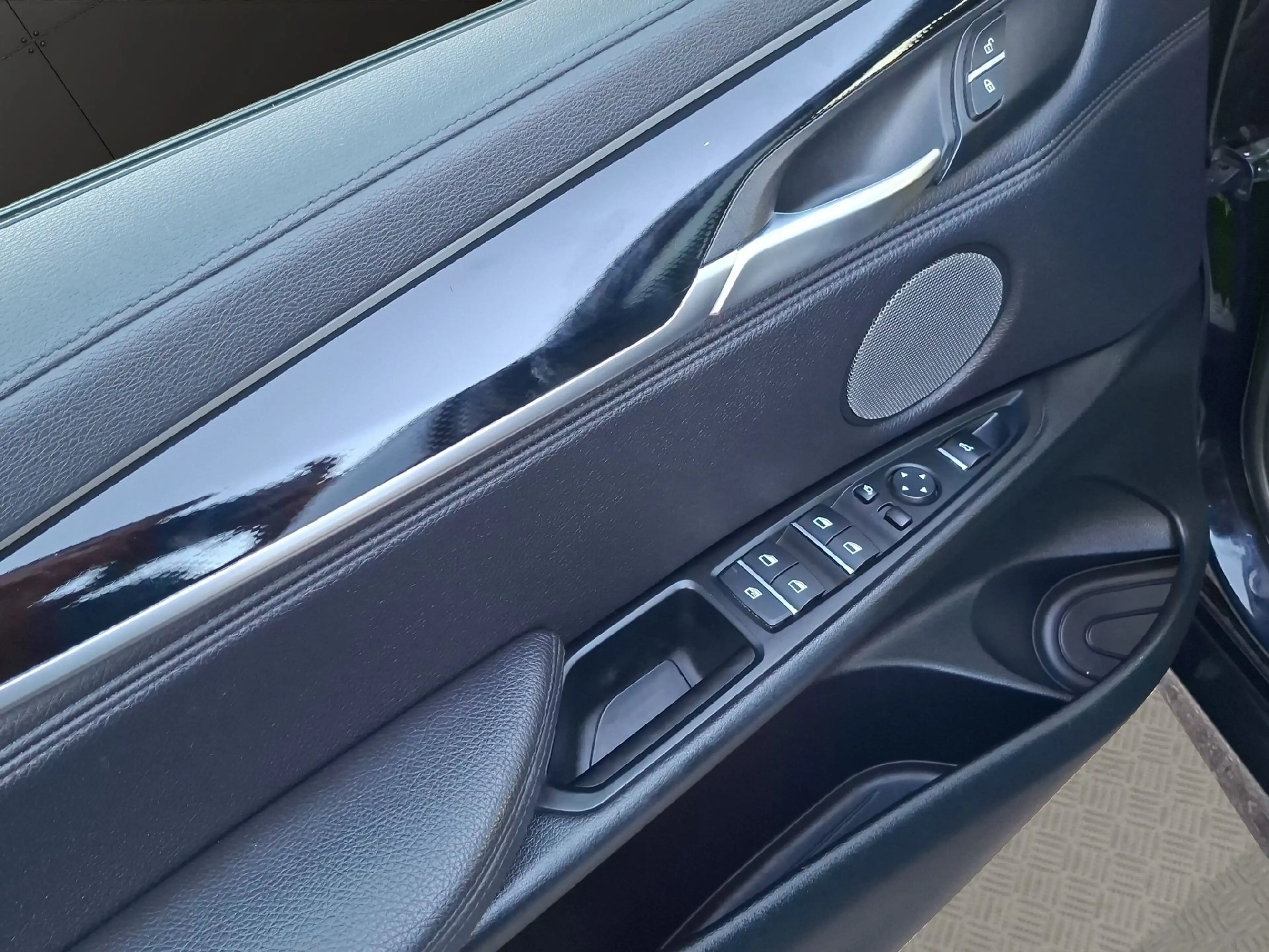 BMW X6 xDrive40d — photo 10