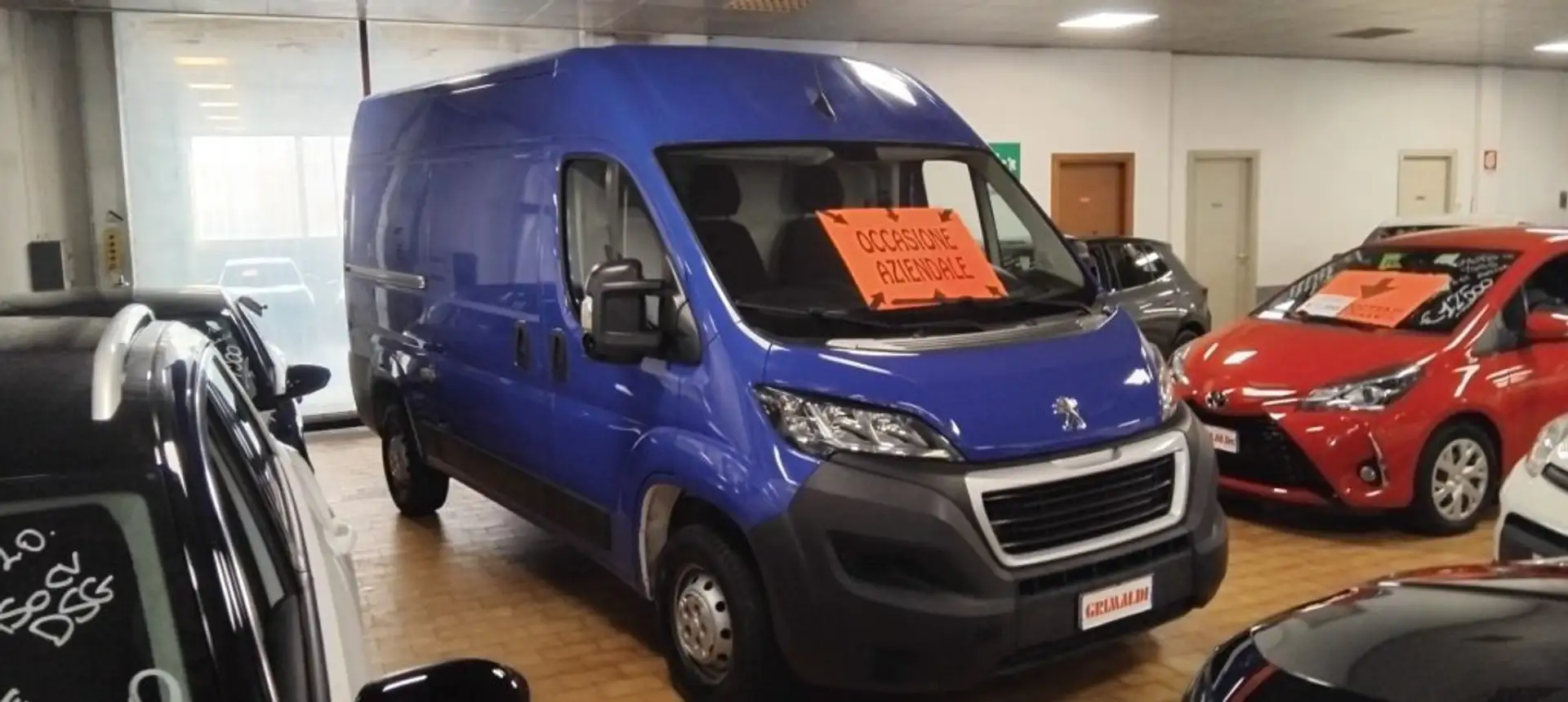 Peugeot Boxer 2.2 BlueHDi Furgone Premium Blauw - 1