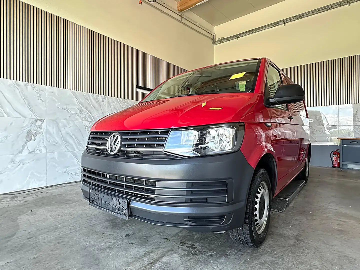 Volkswagen T6 Transporter KR HK 2,0 TDI BMT Einparkhillfe, Climatronic, T... Rot - 1