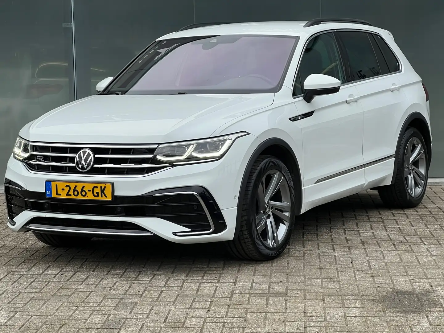 Volkswagen Tiguan 1.5 TSI DSG R-Line Harman|Virtual|IQ-Light|Trekhaa Wit - 2