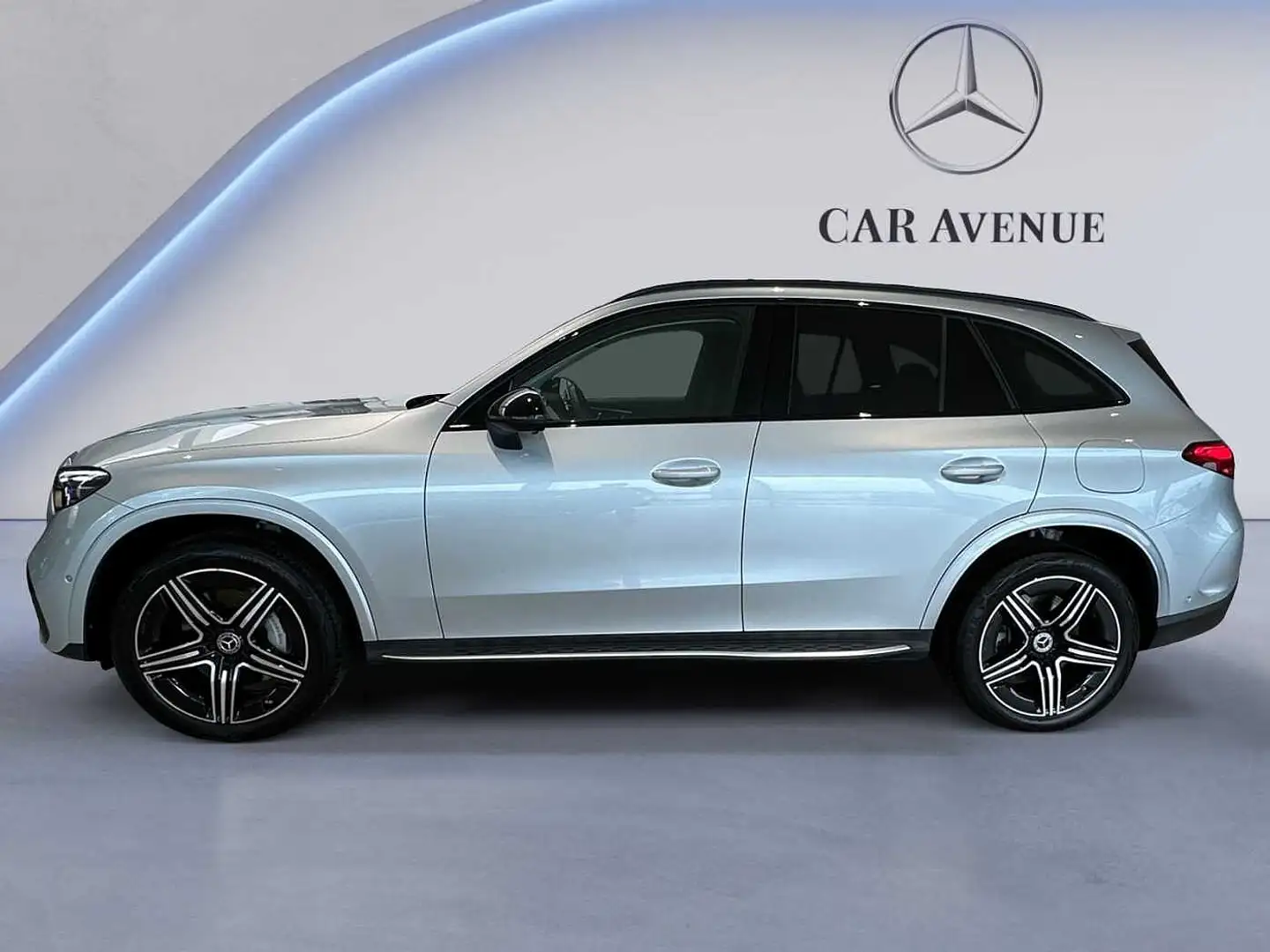 Mercedes-Benz GLC 300 e 4MATIC AMG Line Zilver - 2
