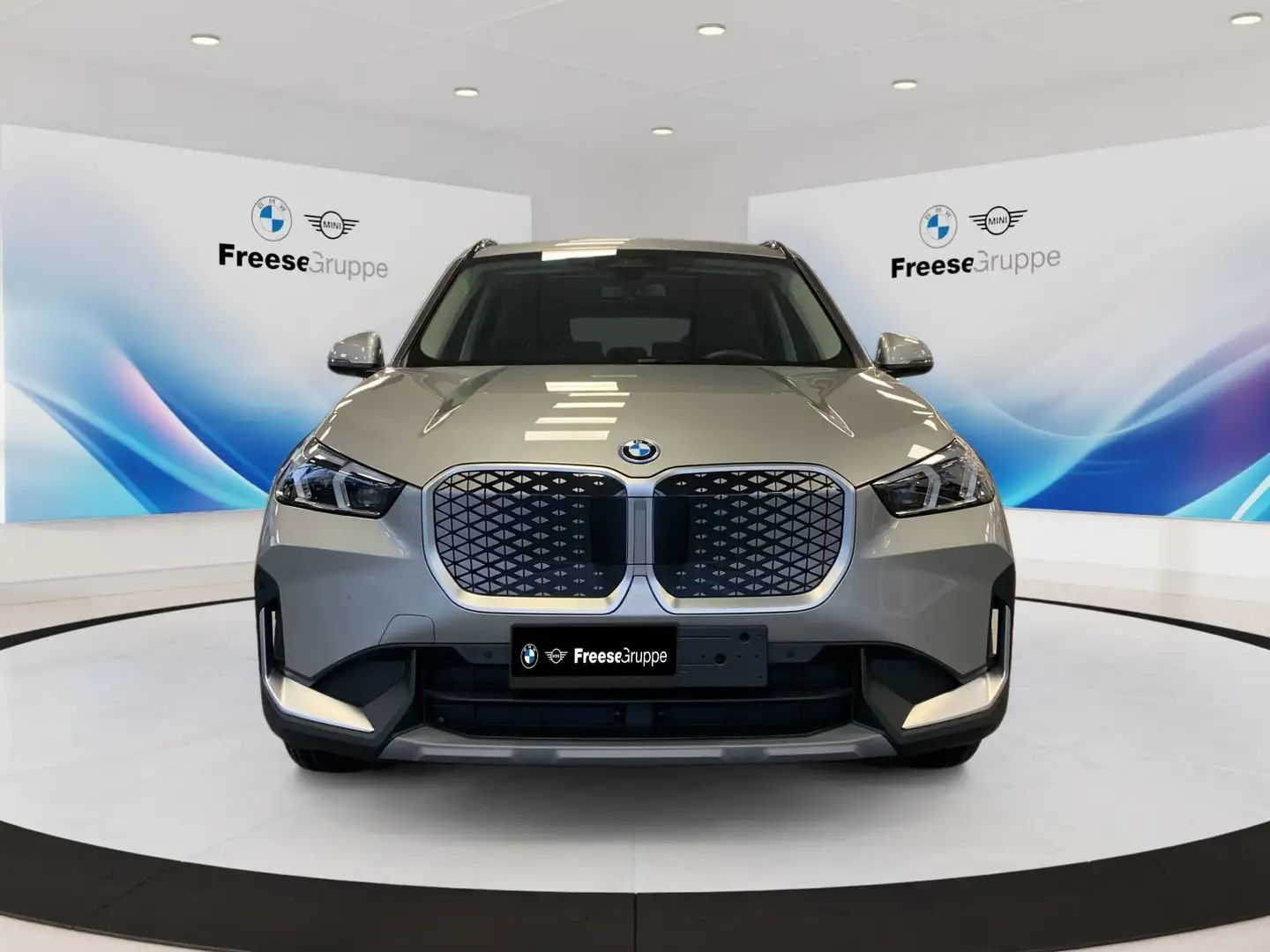 BMW iX1 xDrive30 STANDHZ PANO RFK HIFI XDRIVE LED BT Grau - 2