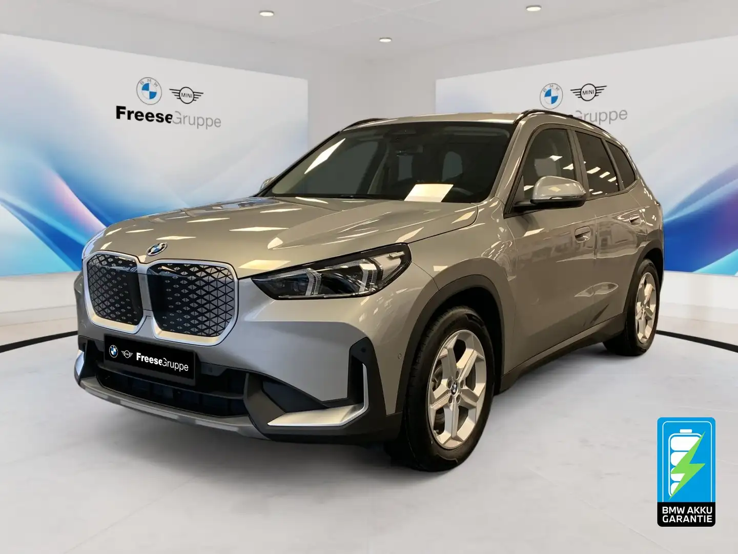 BMW iX1 xDrive30 STANDHZ PANO RFK HIFI XDRIVE LED BT Grau - 1