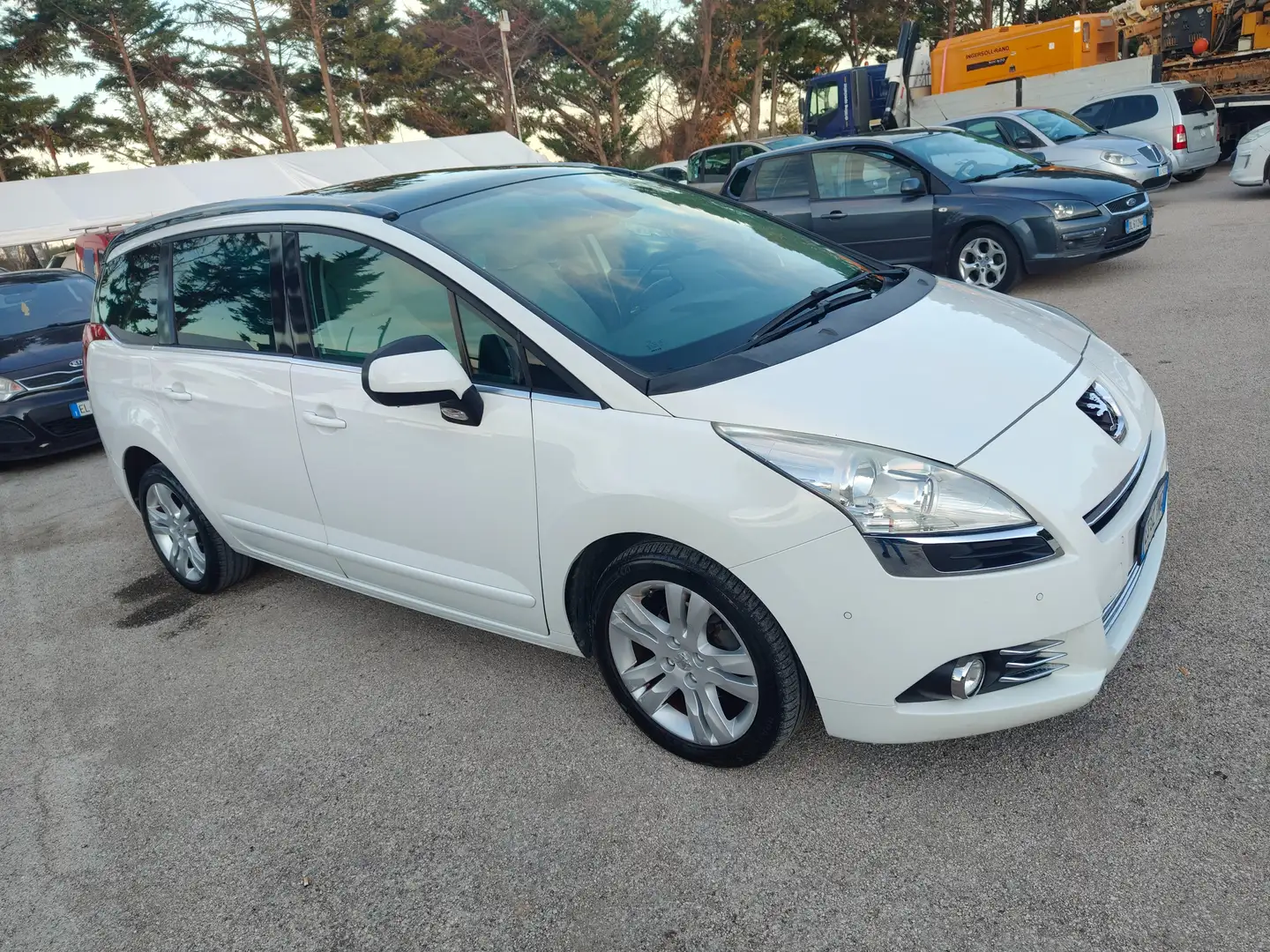 Peugeot 5008 5008 1.6 hdi 8v Business 115cv Weiß - 2