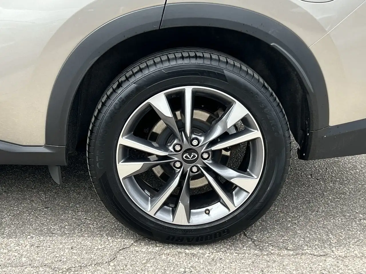 Infiniti QX60 снимка Infiniti QX60