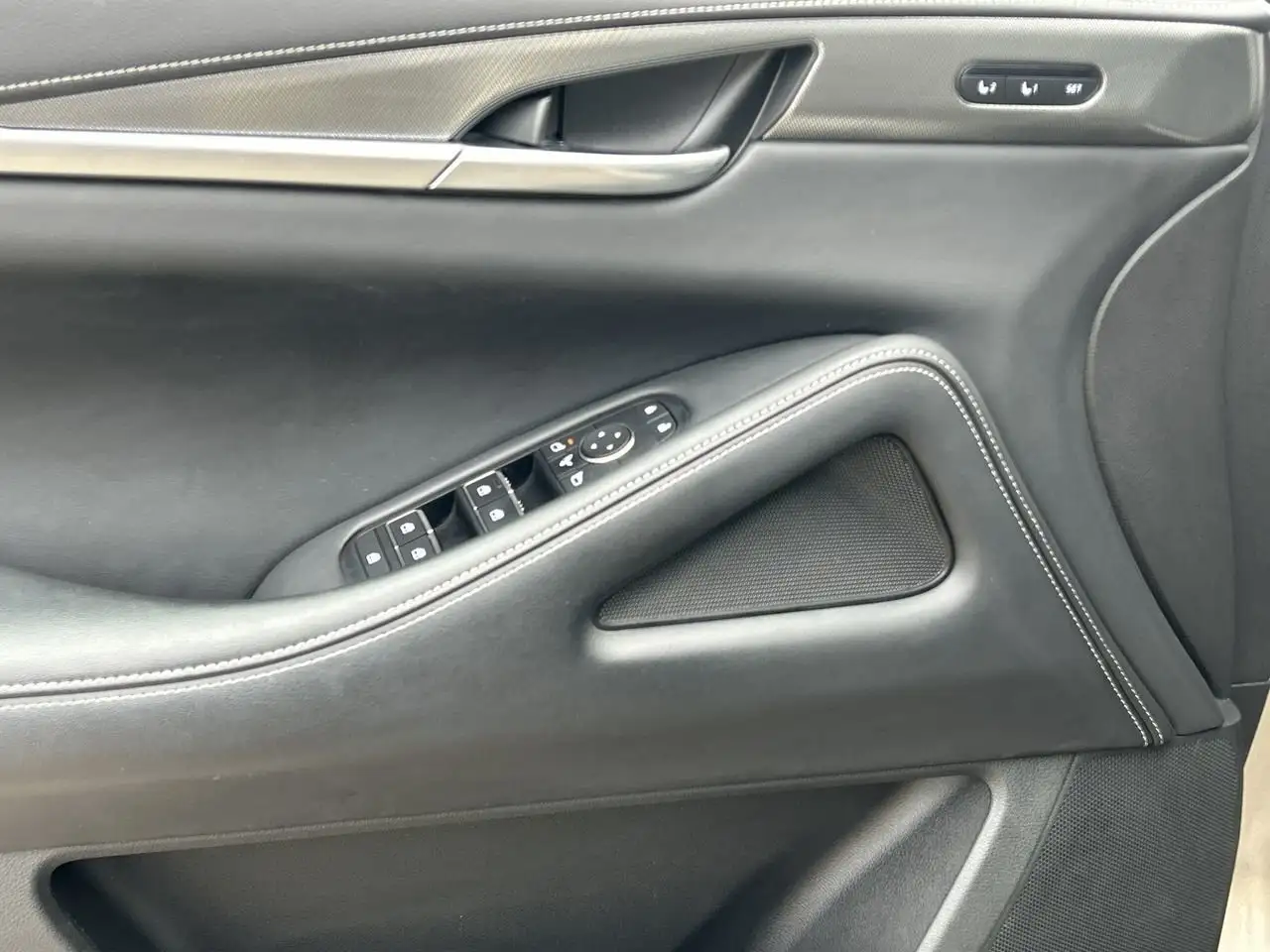 Infiniti QX60 снимка Infiniti QX60