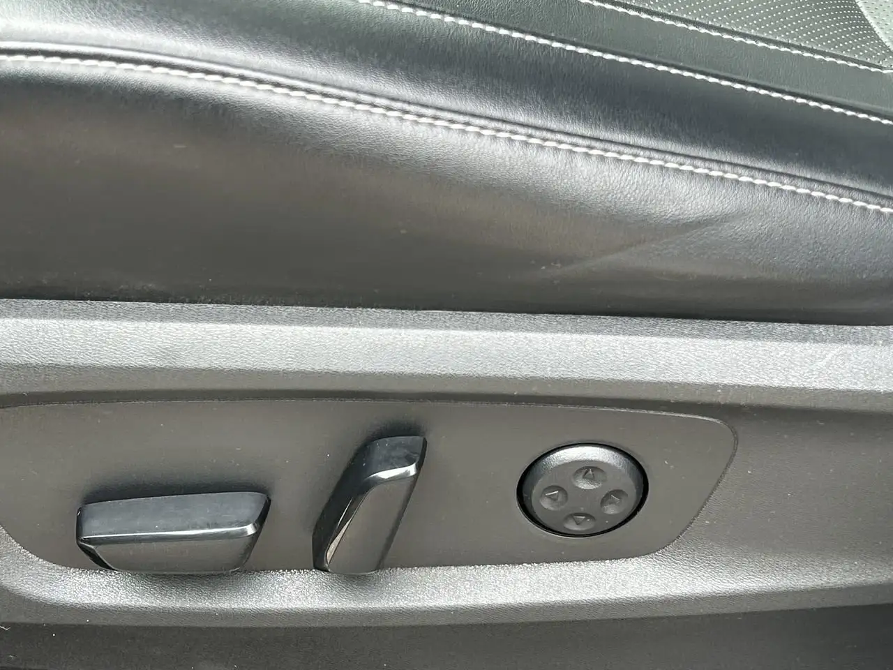 Infiniti QX60 снимка Infiniti QX60